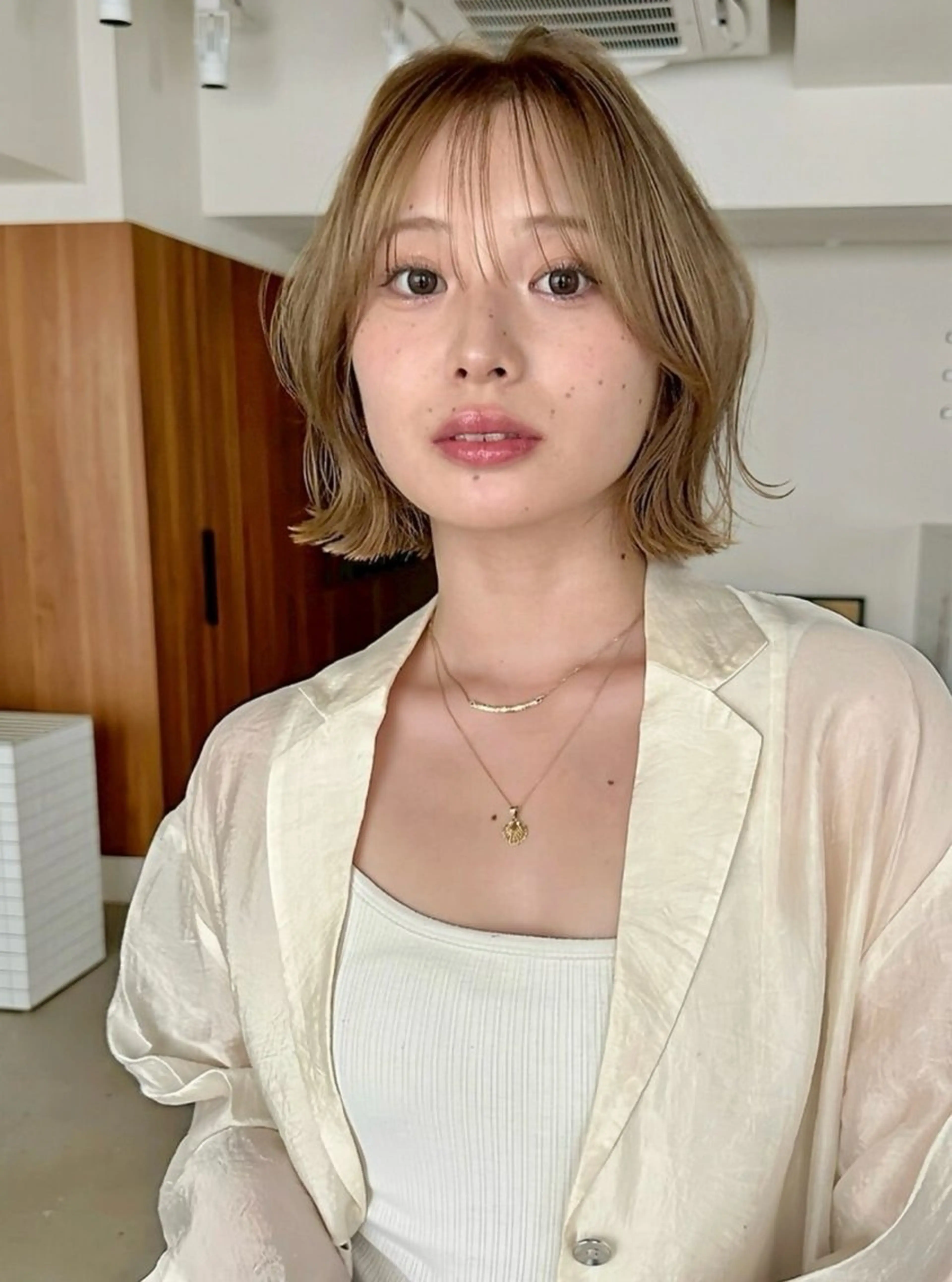 ショート カラー 切りっぱなしボブ ベージュカラー ブリーチ ダブルカラー グレージュ カット ヘアカラー 山口生真 ✂︎小顔矯正カットのヘアスタイル
