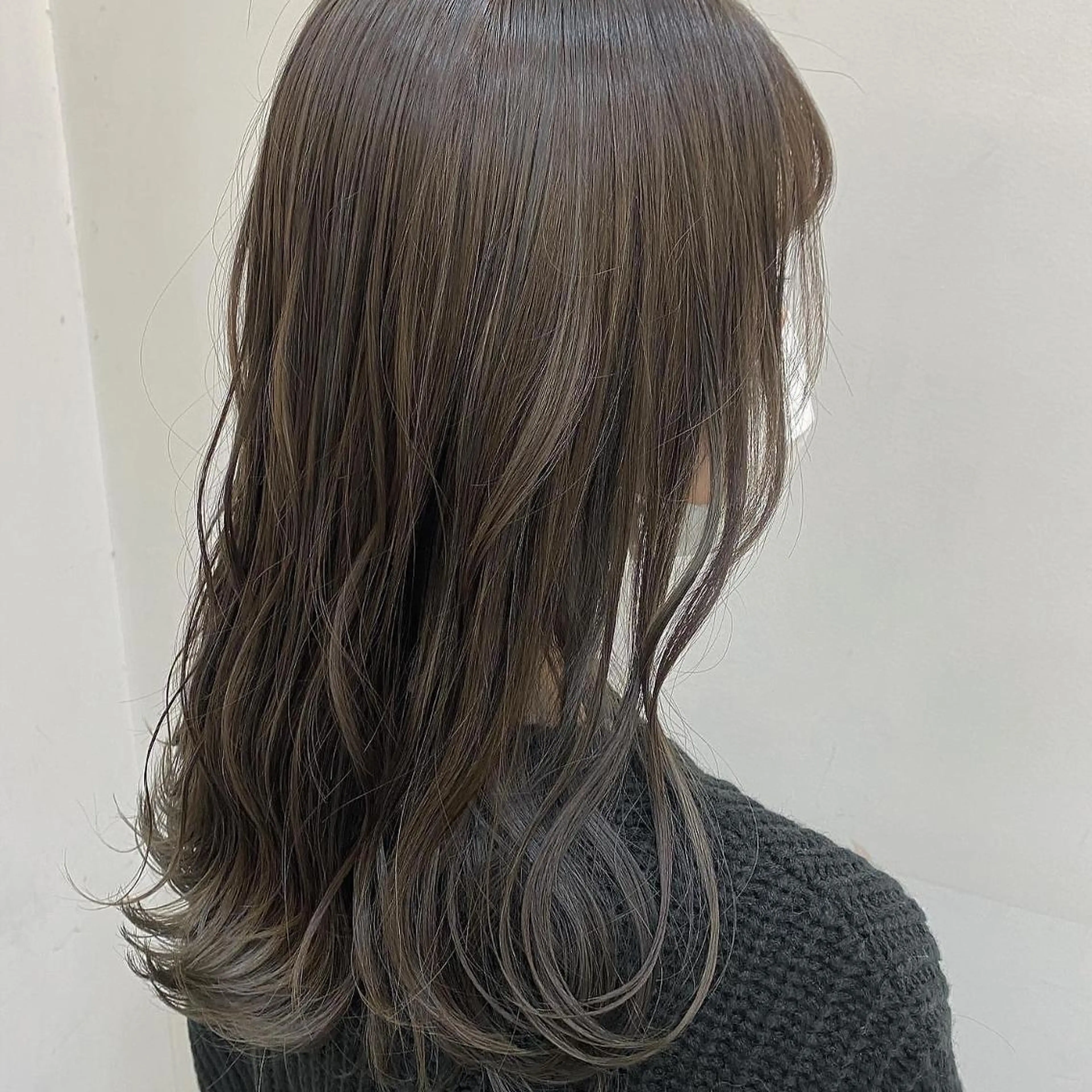 カラー ブラウンカラー デザインカラー グレージュ ハイライトカラー ミルクティーラテ 艶髪レイヤー屋さん 大澤竜馬のヘアスタイル