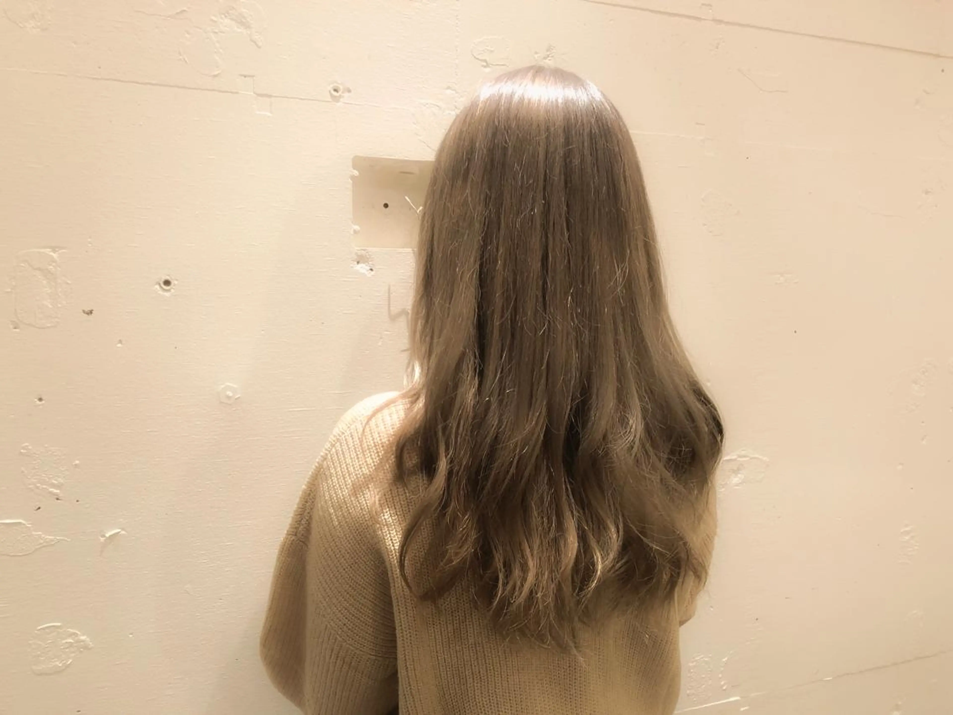 カラー アッシュ ブリーチ 透明感カラー ラベンダーカラー ラベンダーアッシュ ヘアカラー トリートメント 小森谷 亮太のヘアスタイル