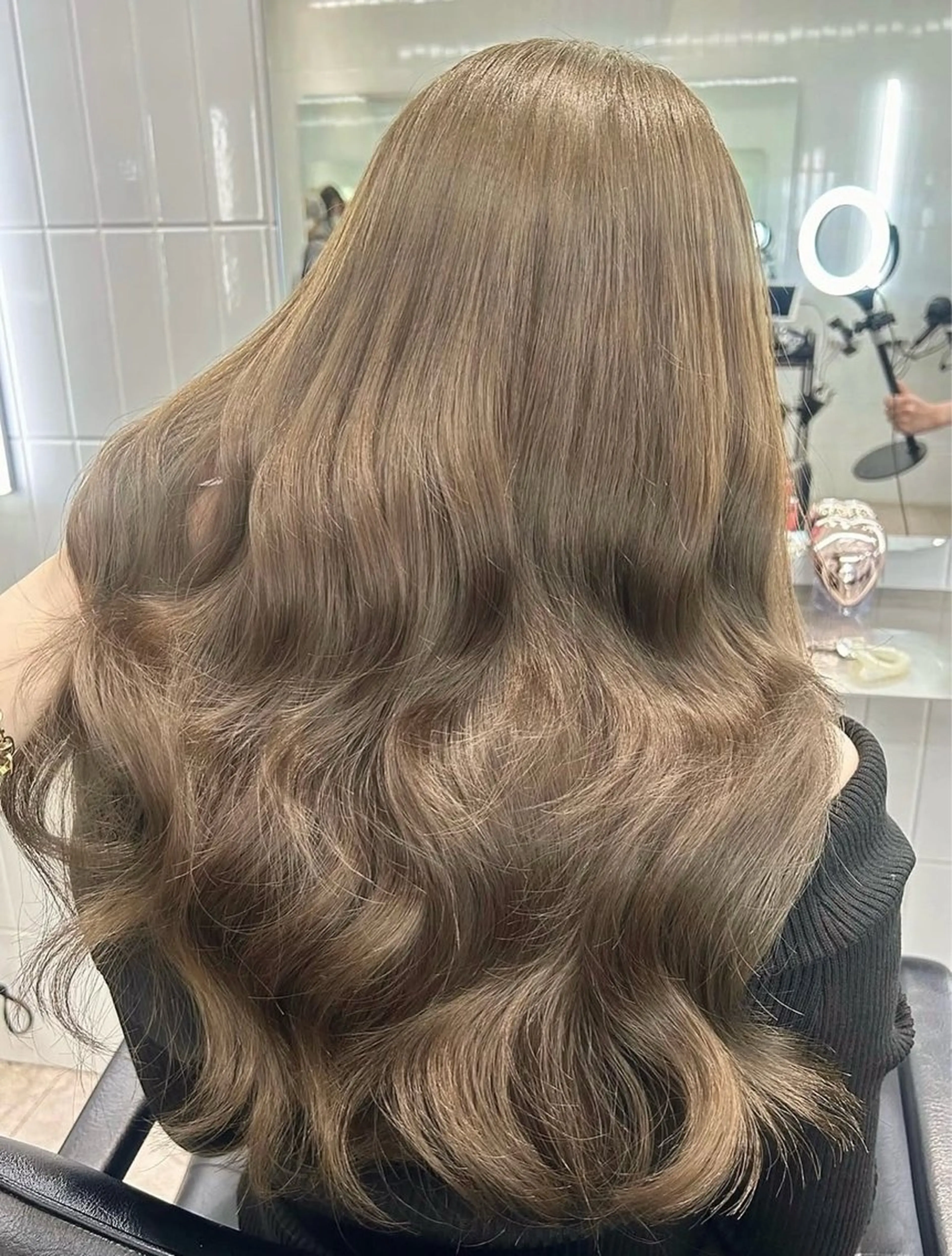 ロング カラー ベージュカラー ブリーチ グレージュ ミルクティーベージュ オリーブベージュ ヘアカラー 🌊海外ハイライト リタッチ/縮毛矯正のヘアスタイル