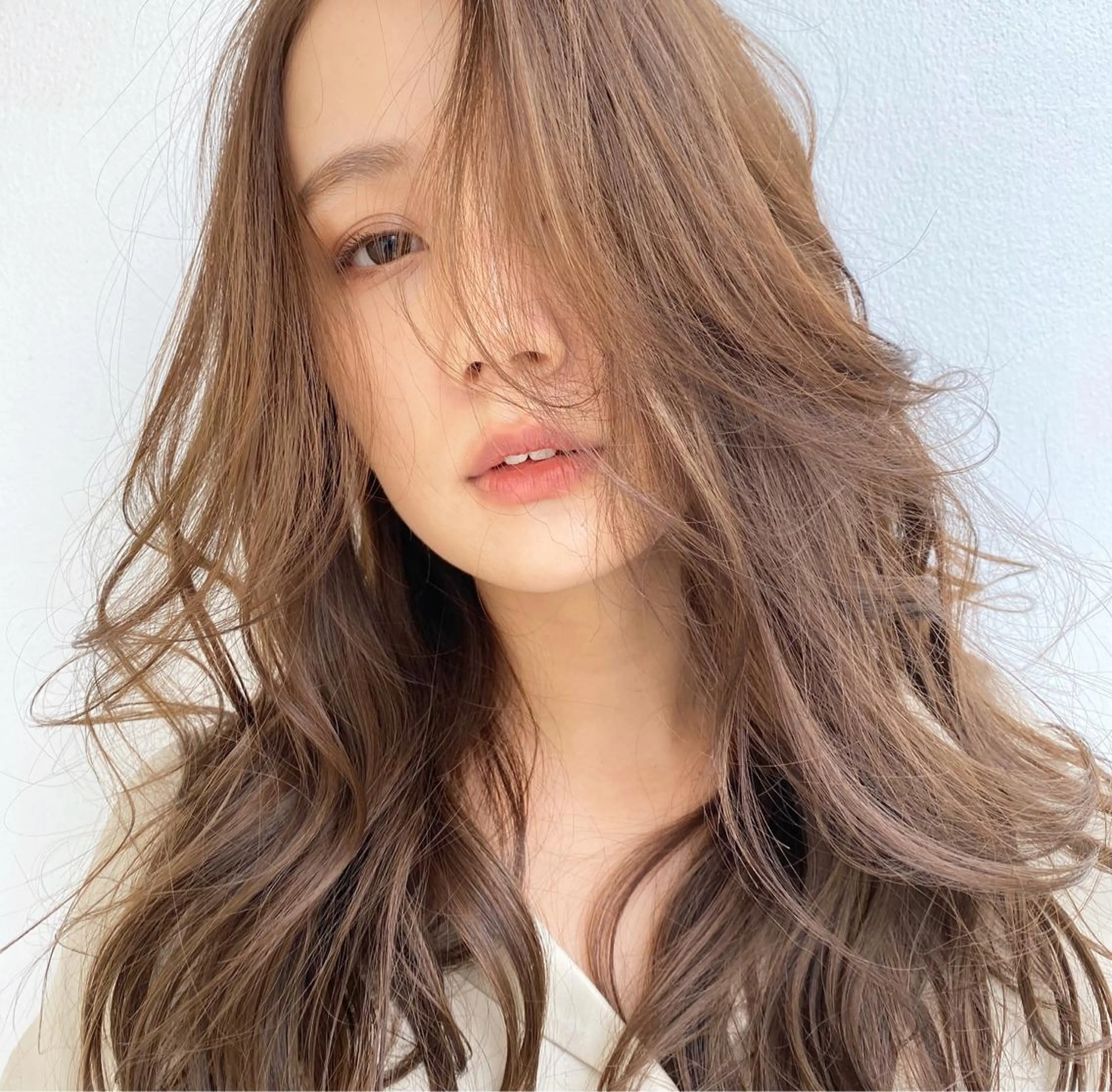 ロング カラー パーマ アッシュ ベージュカラー 透明感カラー ミルクティーベージュ シェアサロン　salowin所属・✨ブリーチなし透明感 カラー🥇ユースケのヘアスタイル