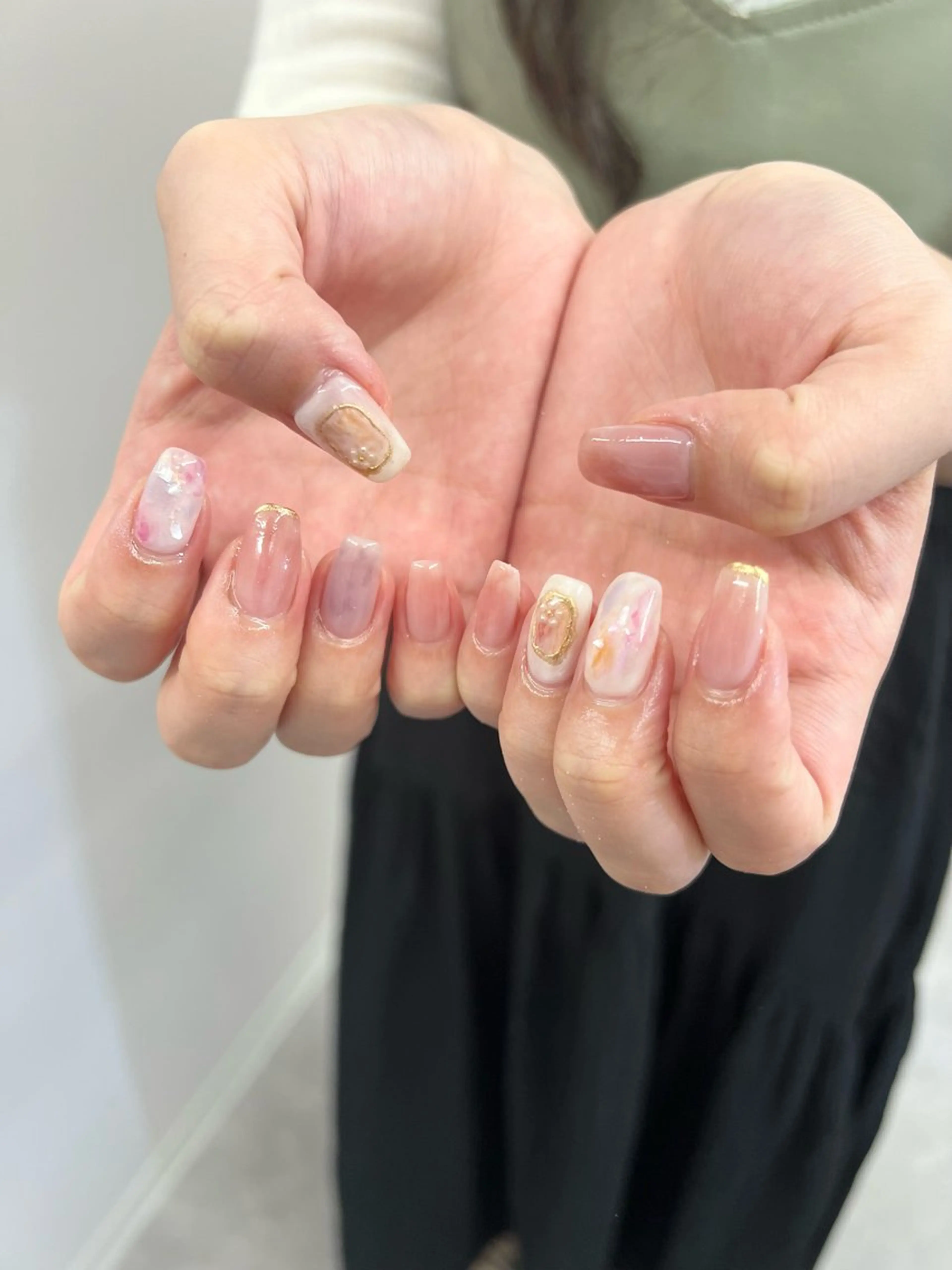 ネイル ジェルネイル ゴールド マグネットネイル ミラーネイル ニュアンスネイル ハンドネイル ハンドケア Bana_ Nailのネイルデザイン