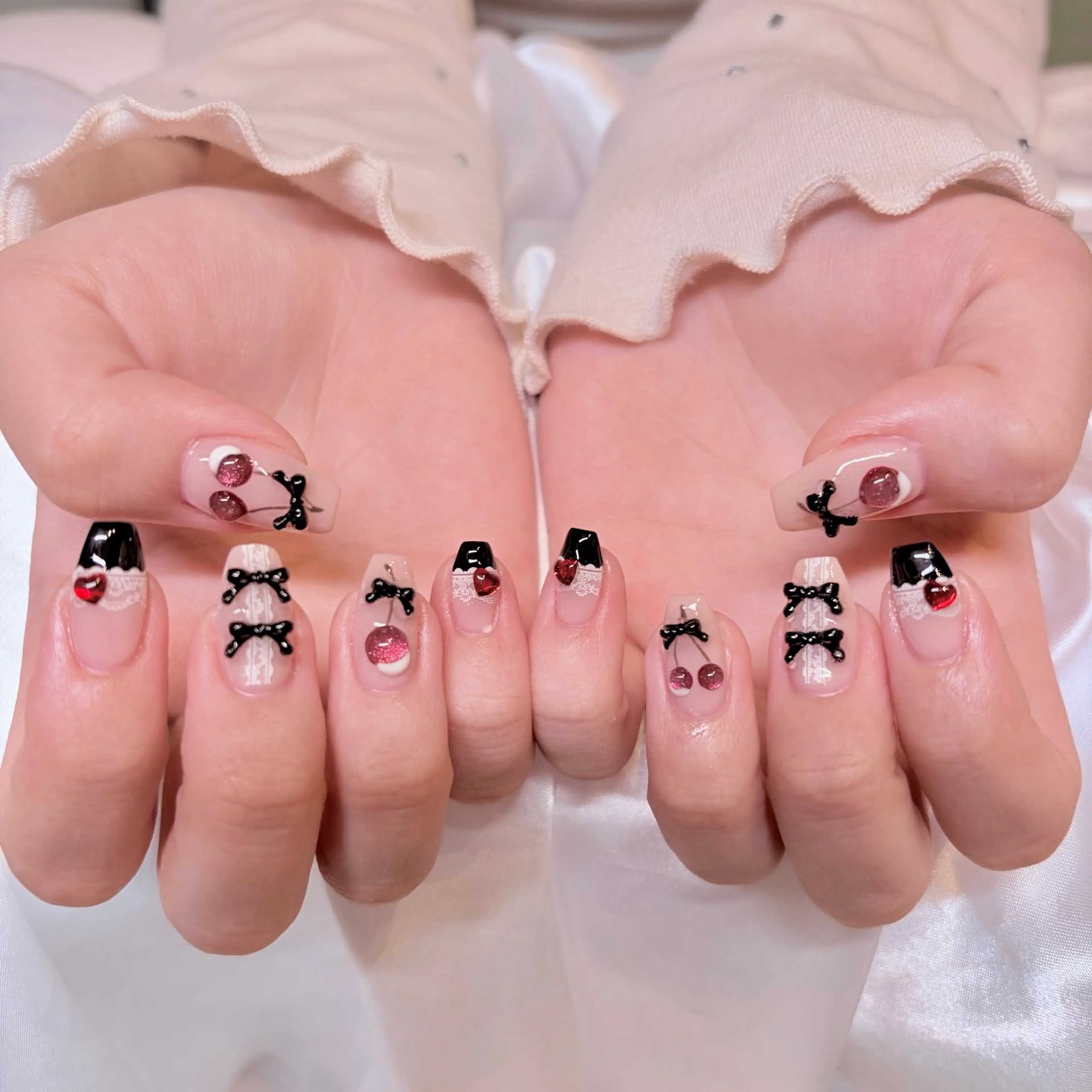 ネイル フレンチネイル ガーリー ハンドネイル nail salon e'mu💐のネイルデザイン