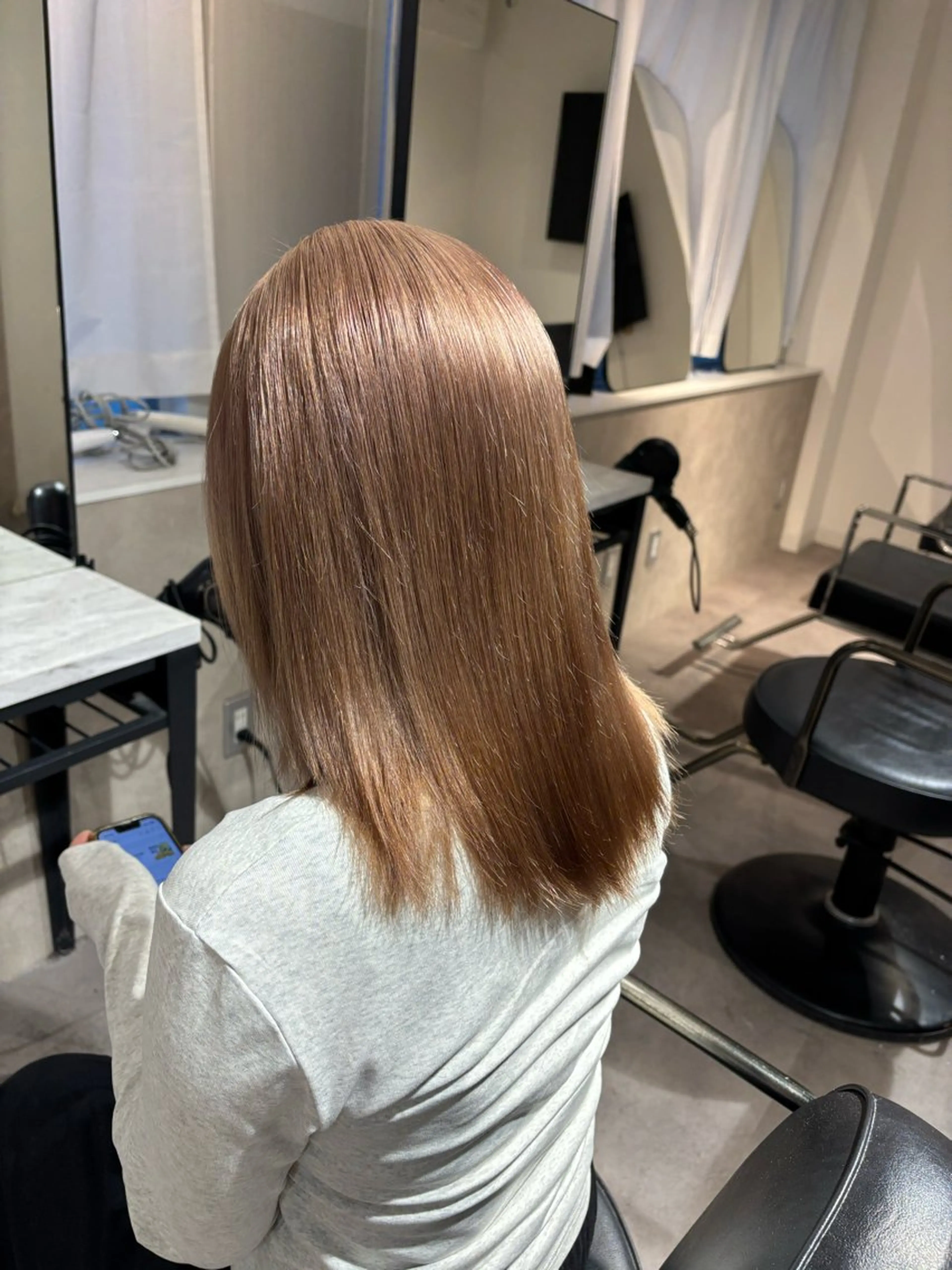 ミディアム カラー ハイトーン/エクステ YONIのヘアスタイル