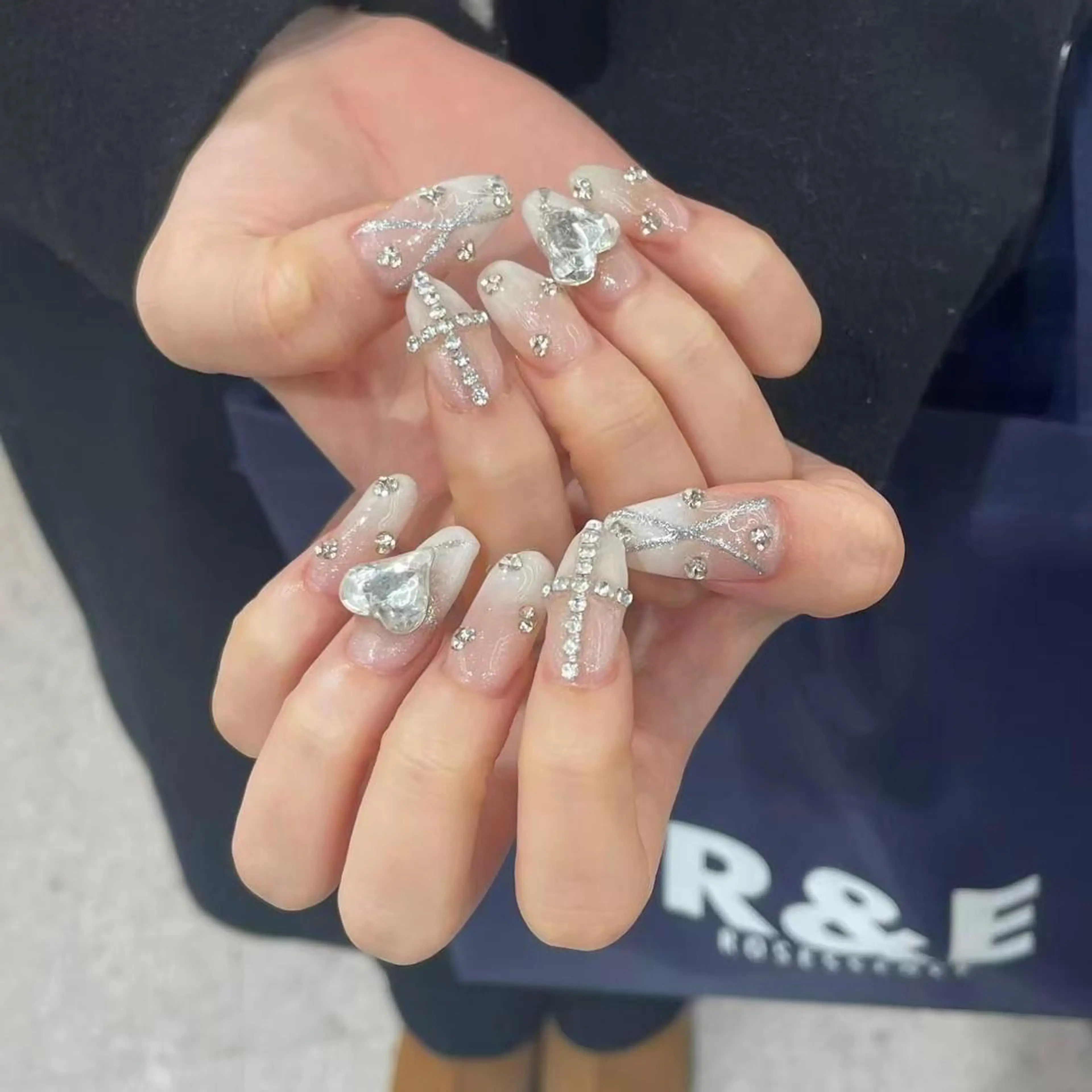ネイル アートネイル カジュアル ジェルネイル ニュアンスネイル 赤色 ハンドネイル 💎platinum dollまりん💎のマツエク・マツパデザイン