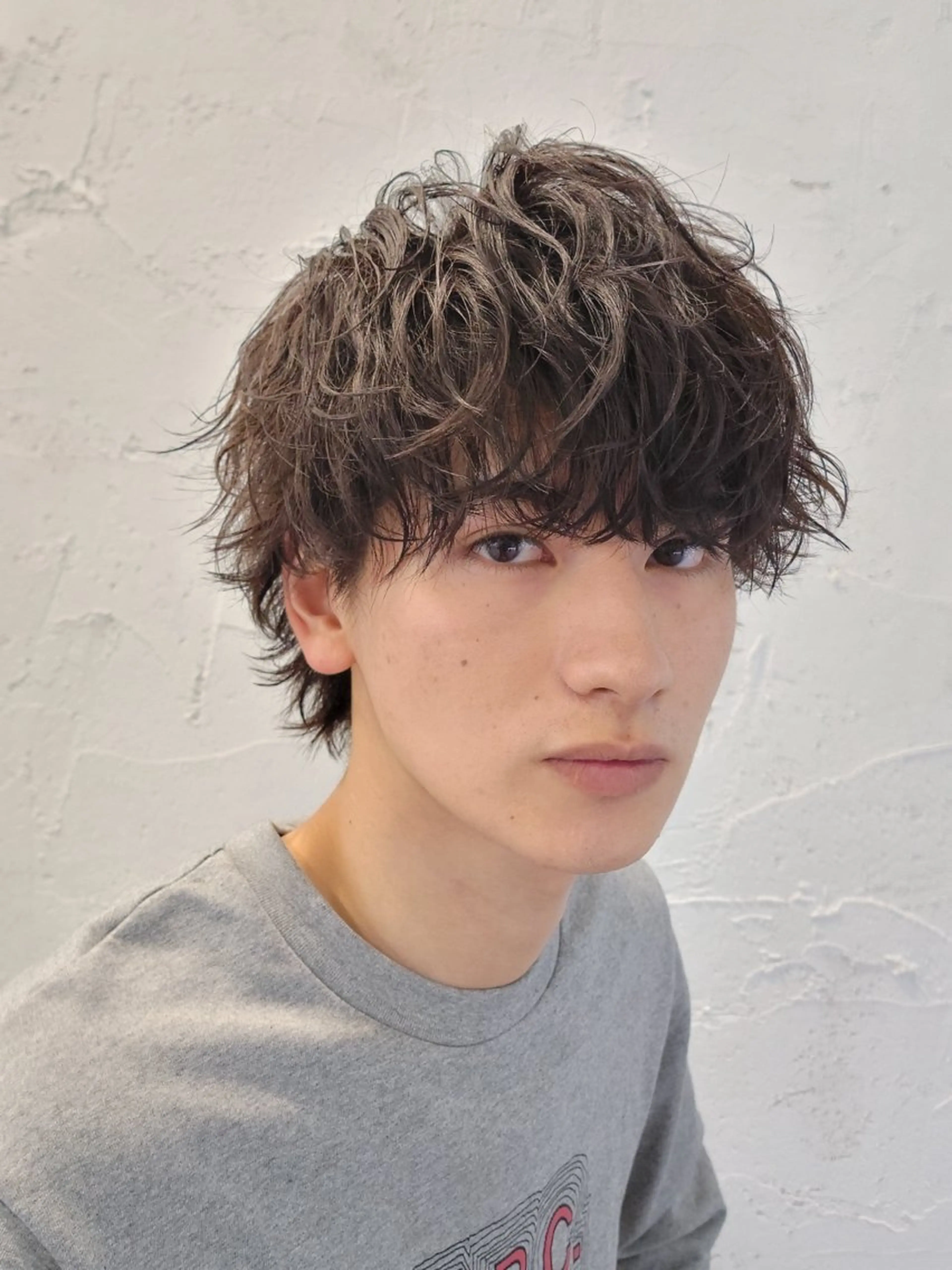 カラー パーマ メンズ センターパート コンマヘア フェードカット カルマパーマ マッシュ fifth 渋谷原宿 波巻きパーマイノウエのヘアスタイル
