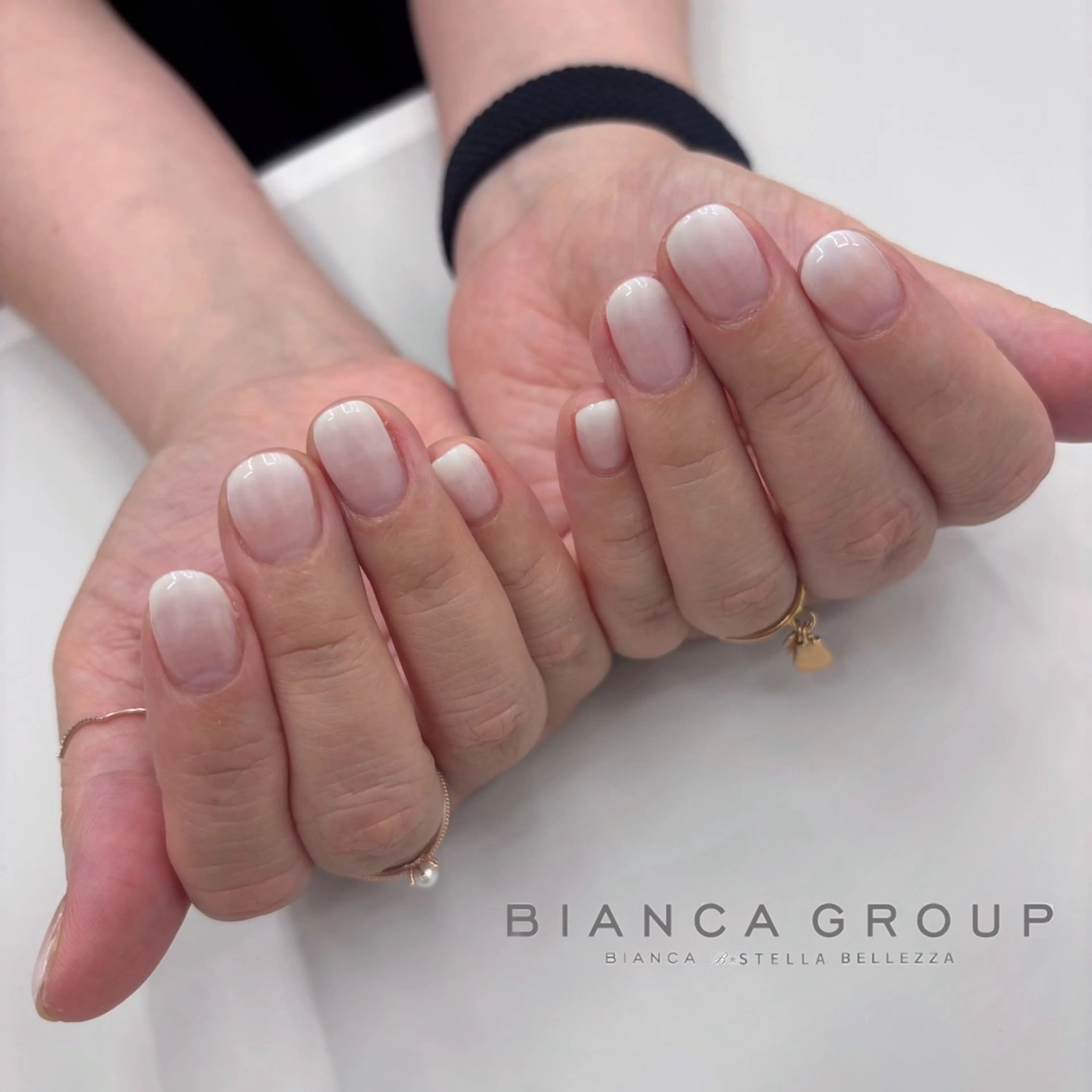 ネイル フットネイル グラデーション Bianca 原 苺花のネイルデザイン