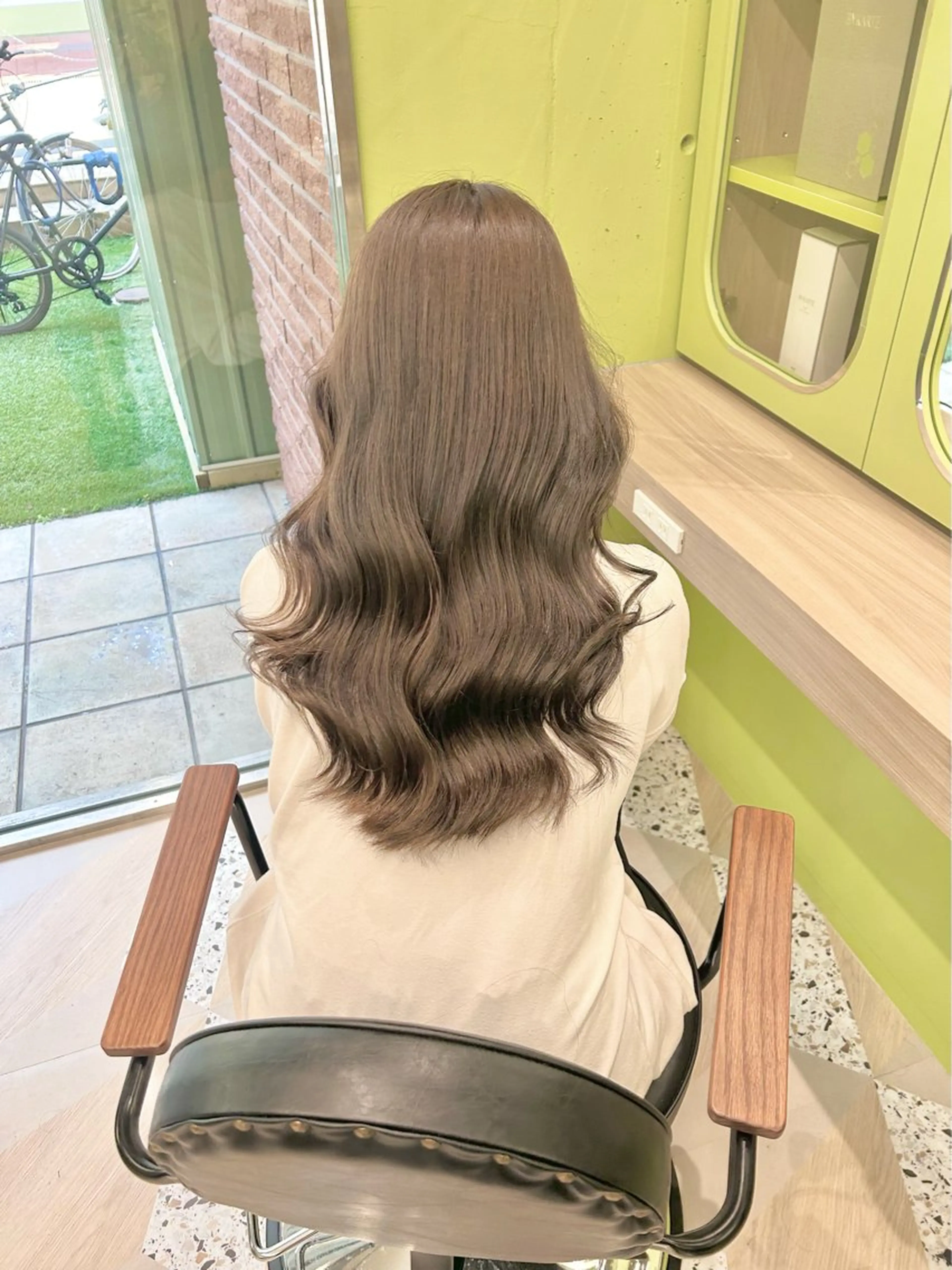 ロング ioe 西梅田店のヘアスタイル