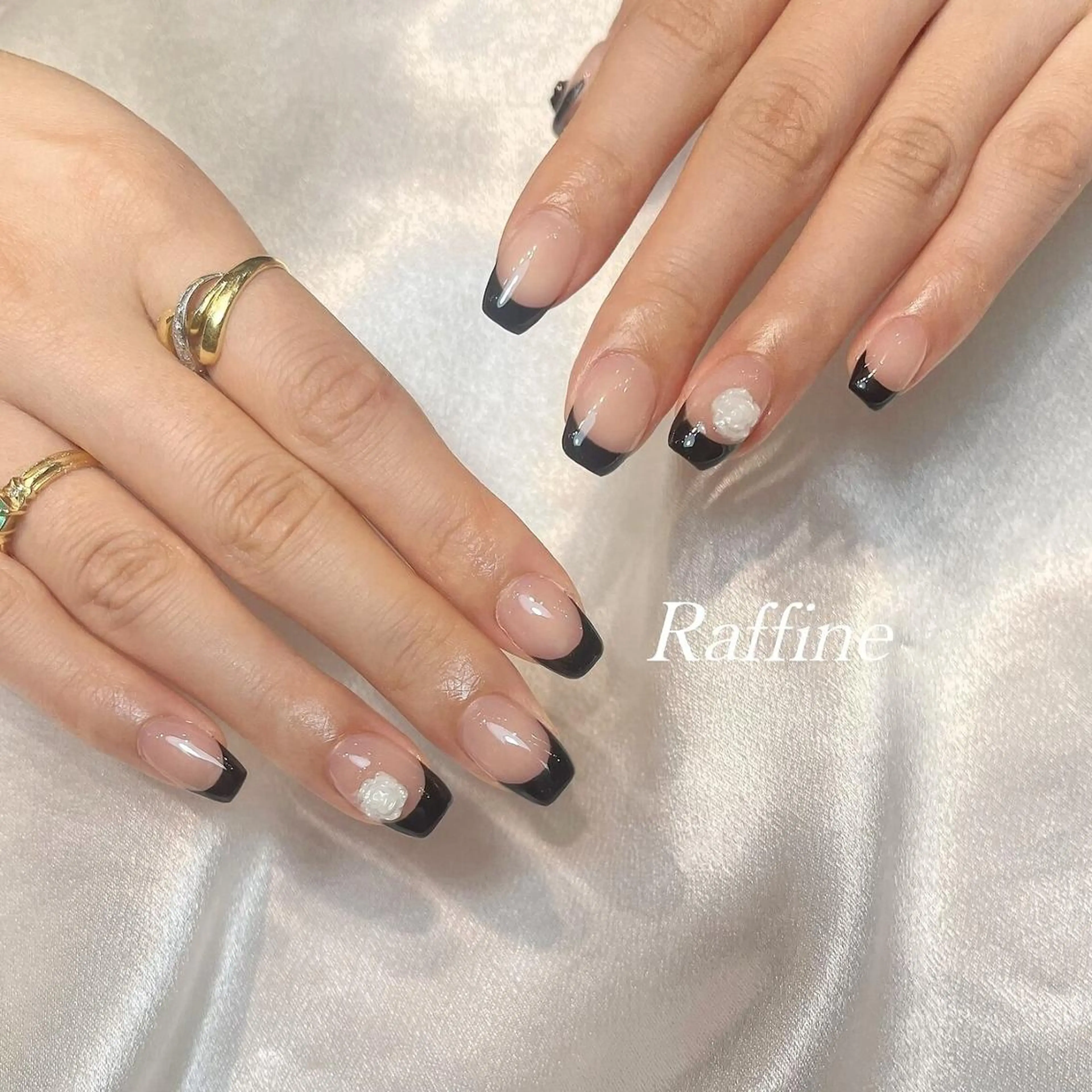 ネイル ハンドネイル RAFFINE 月🦋🩵のネイルデザイン