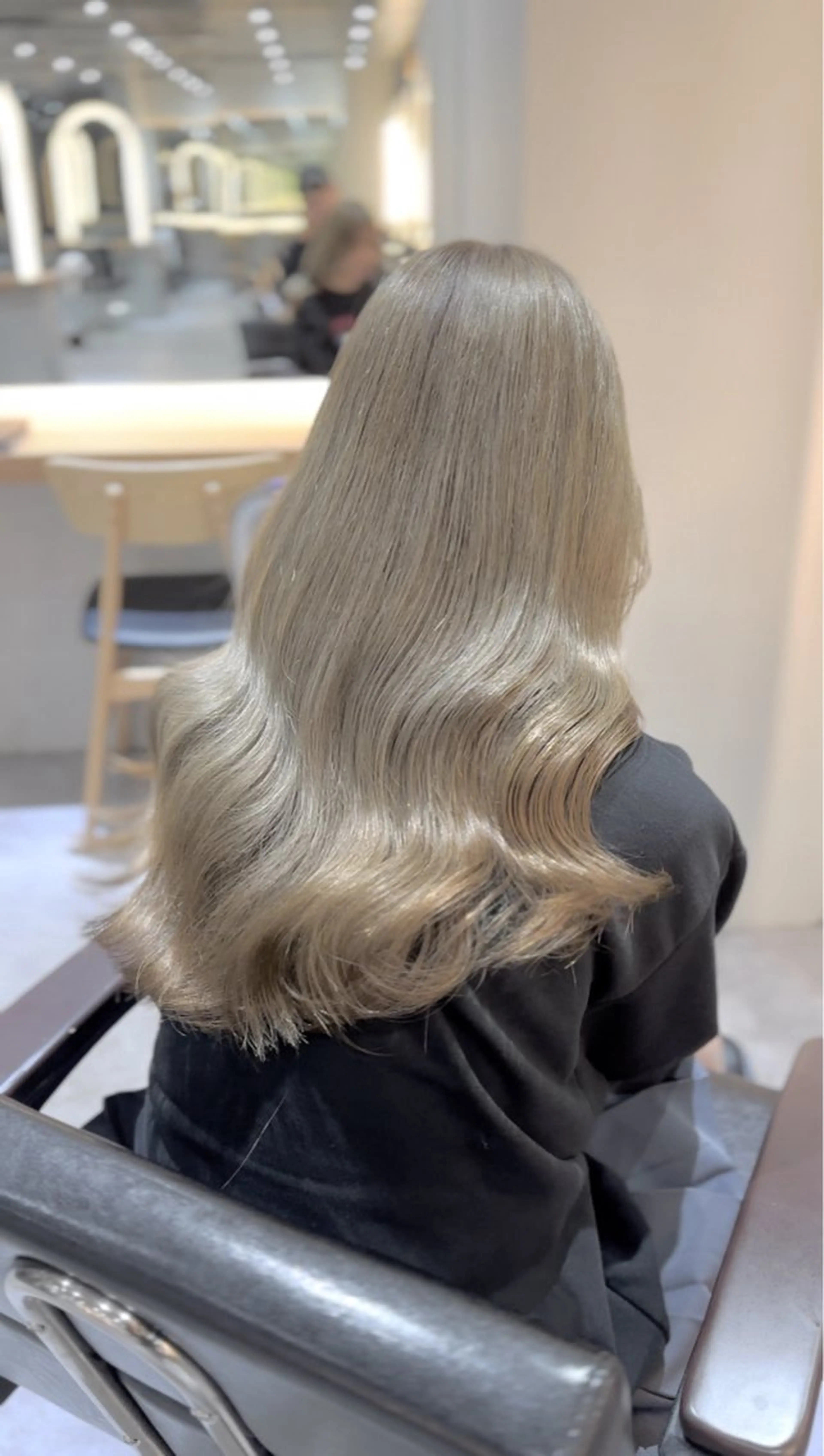 ロング カラー ブリーチ ケアブリーチ イヤリングカラー インナーカラー ヘアカラー トリートメント レイヤーカット/ ブリーチカラー/雅人のヘアスタイル