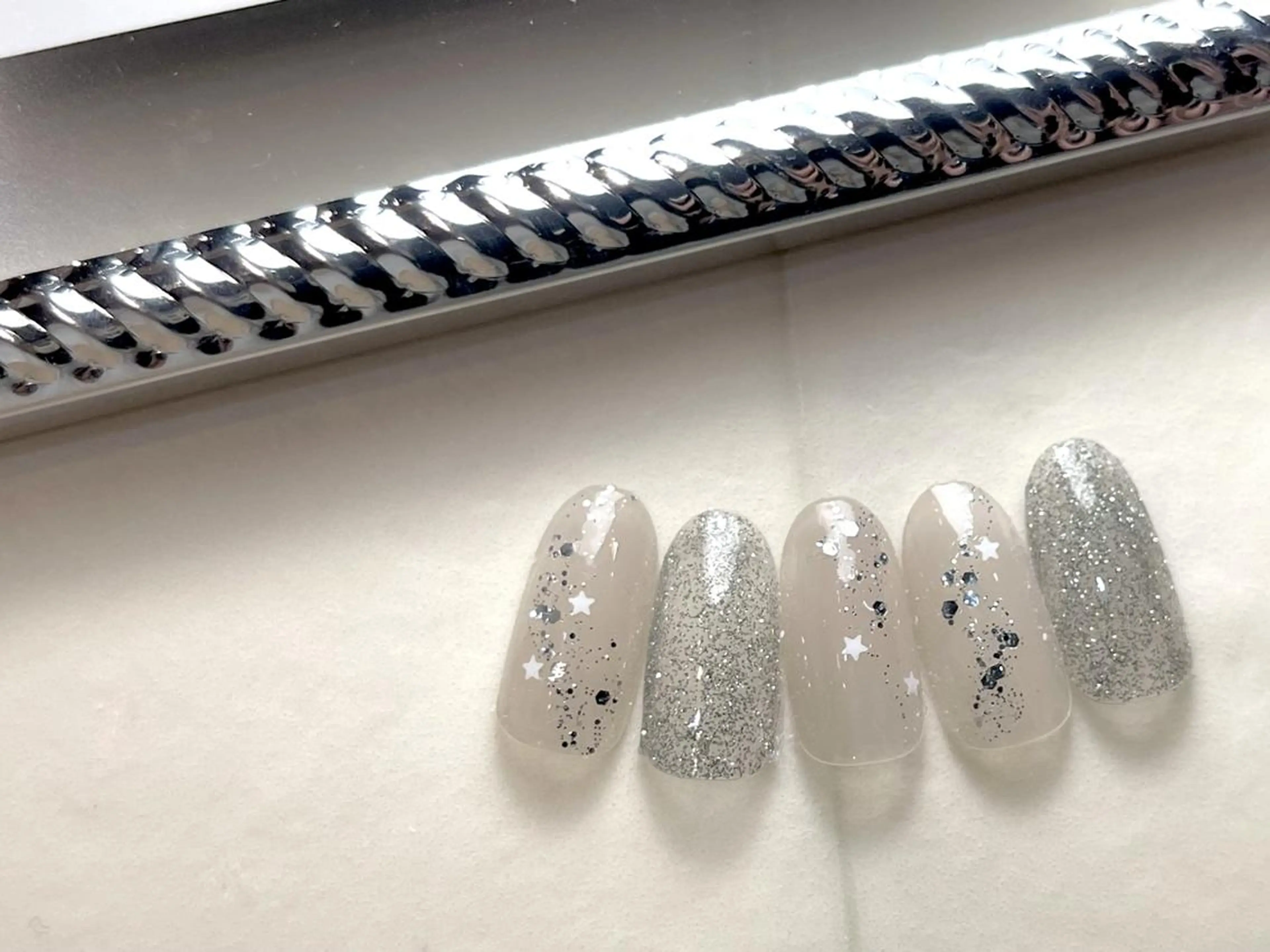 ミディアム ハンドネイル アリアグレイス ネイルサロンのネイルデザイン