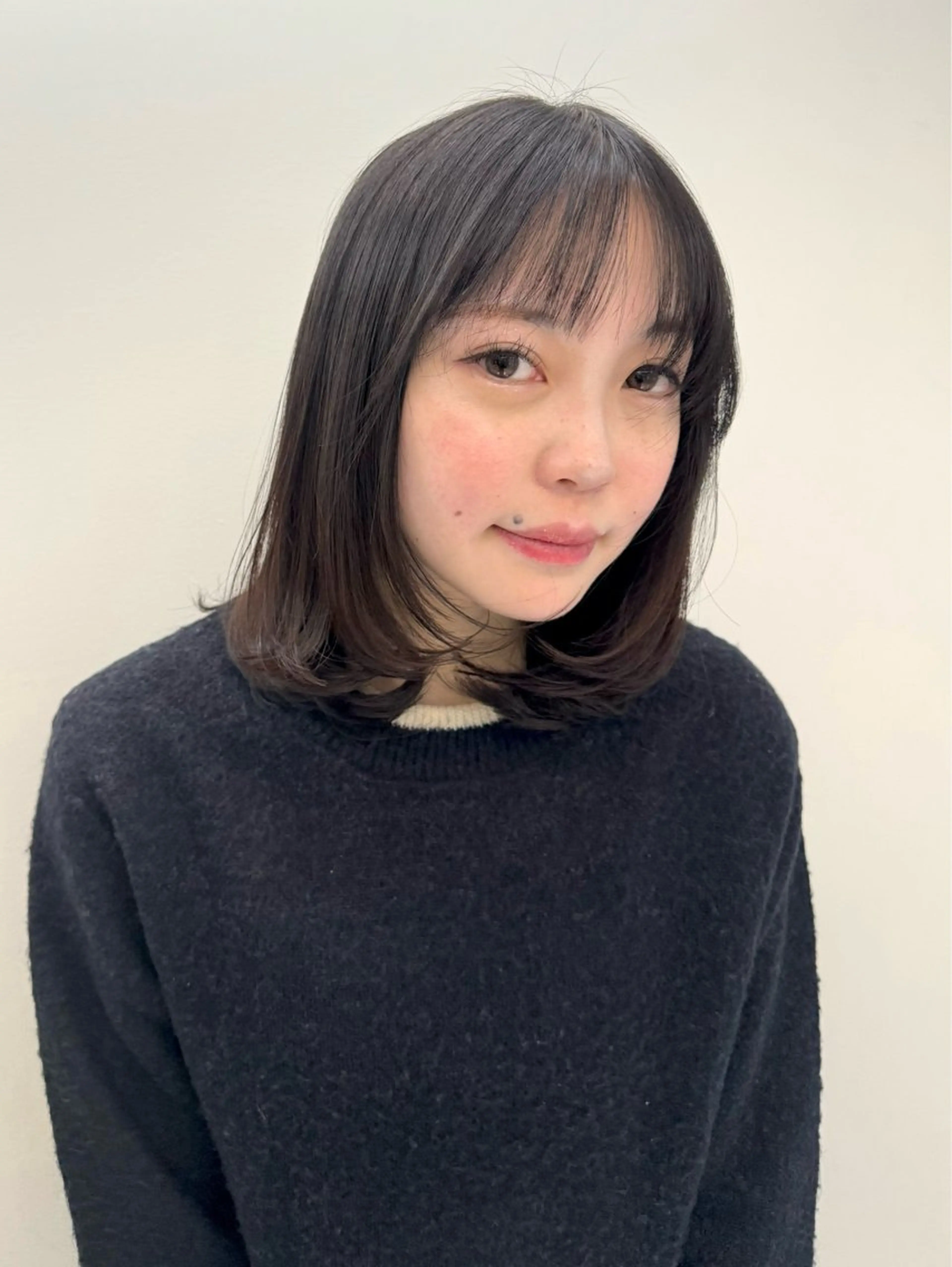 ミディアム カラー シャギー トリートメント コテ巻き風パーマ/ キミシマカイトのヘアスタイル