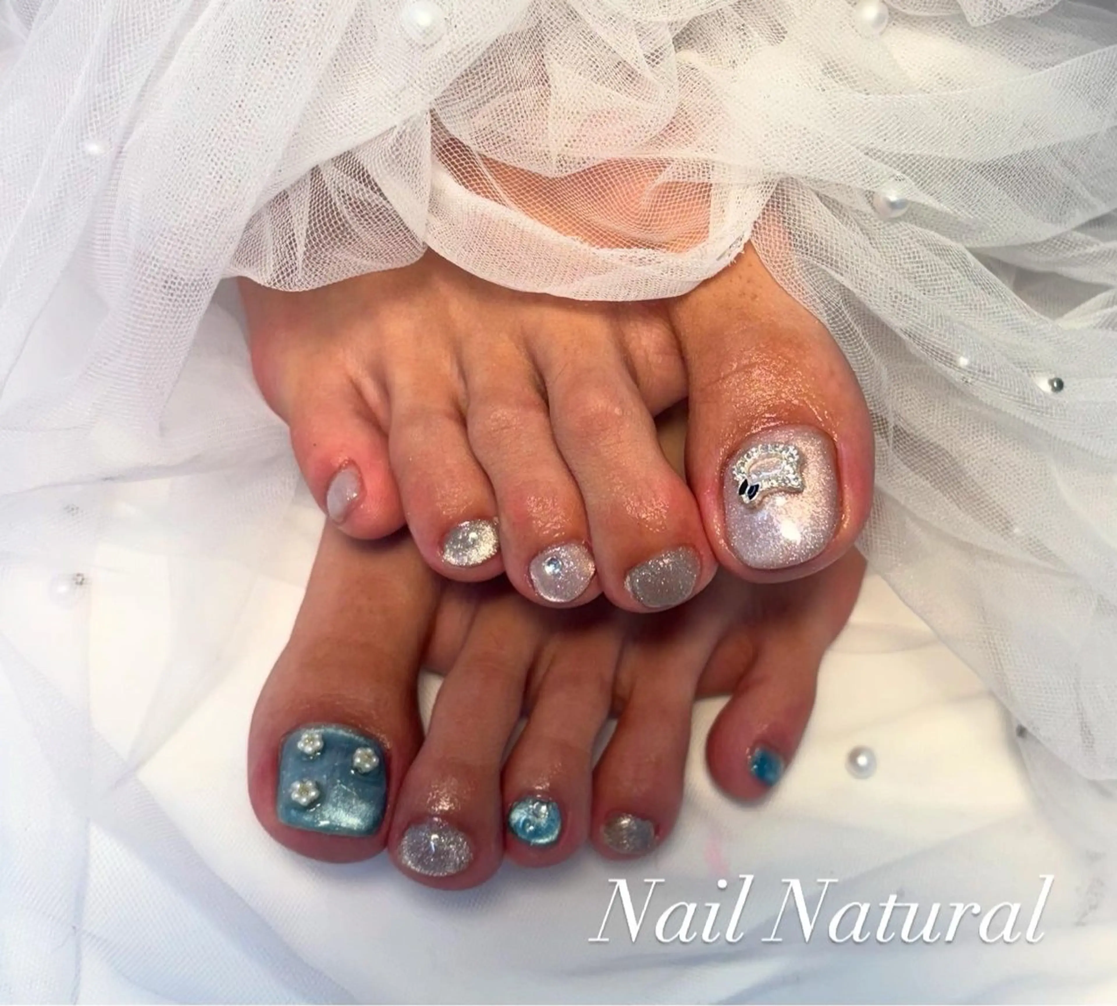 ネイル フラッシュネイル フットネイル フレンチネイル ジェルネイル ガラスフレンチ フットネイル Nail salon Natulalのネイルデザイン