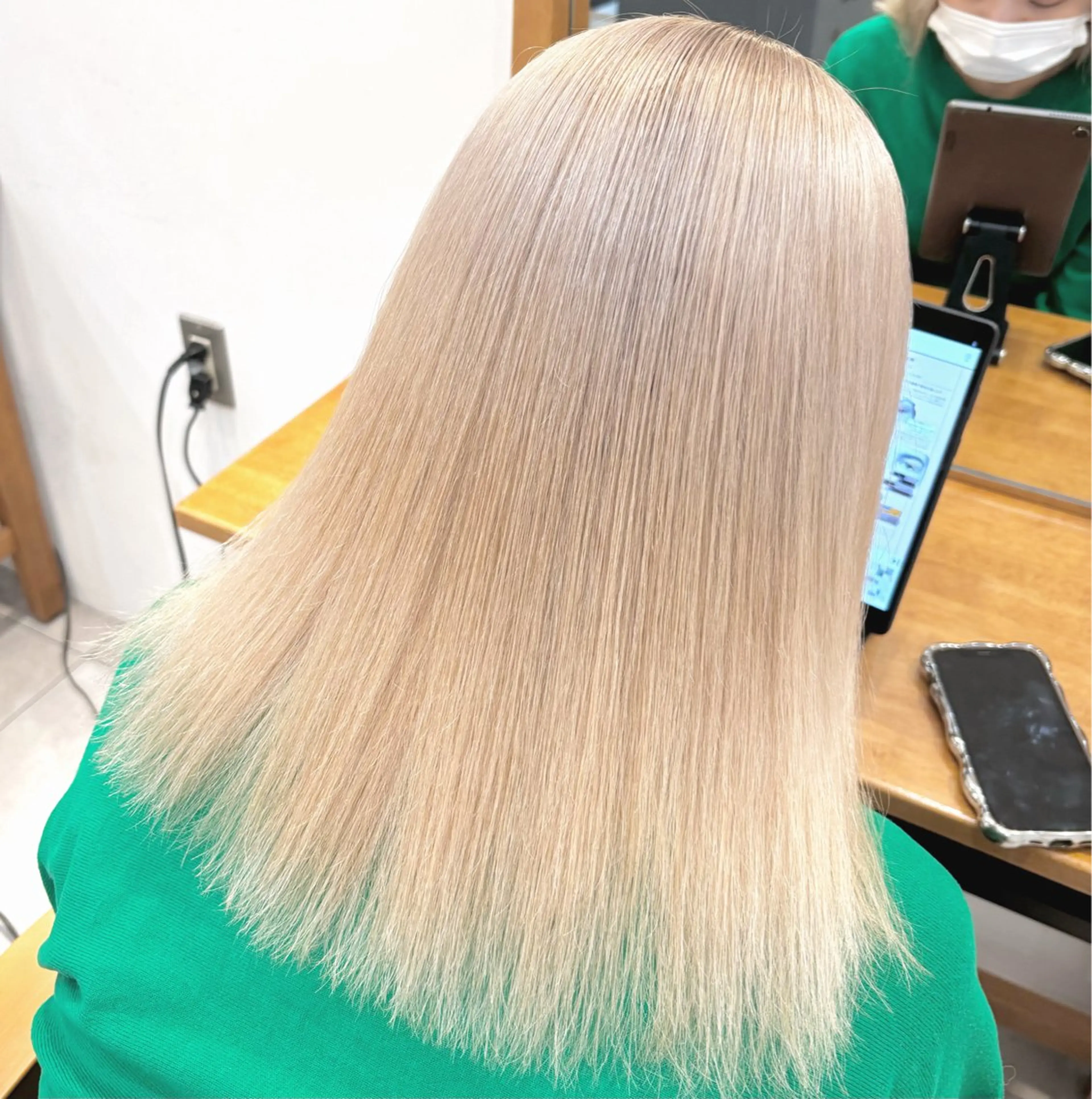 セミロング カット ヘアカラー トリートメント little salt 渋谷店所属・akina＊ブリーチ ♡トレンドヘアのヘアスタイル
