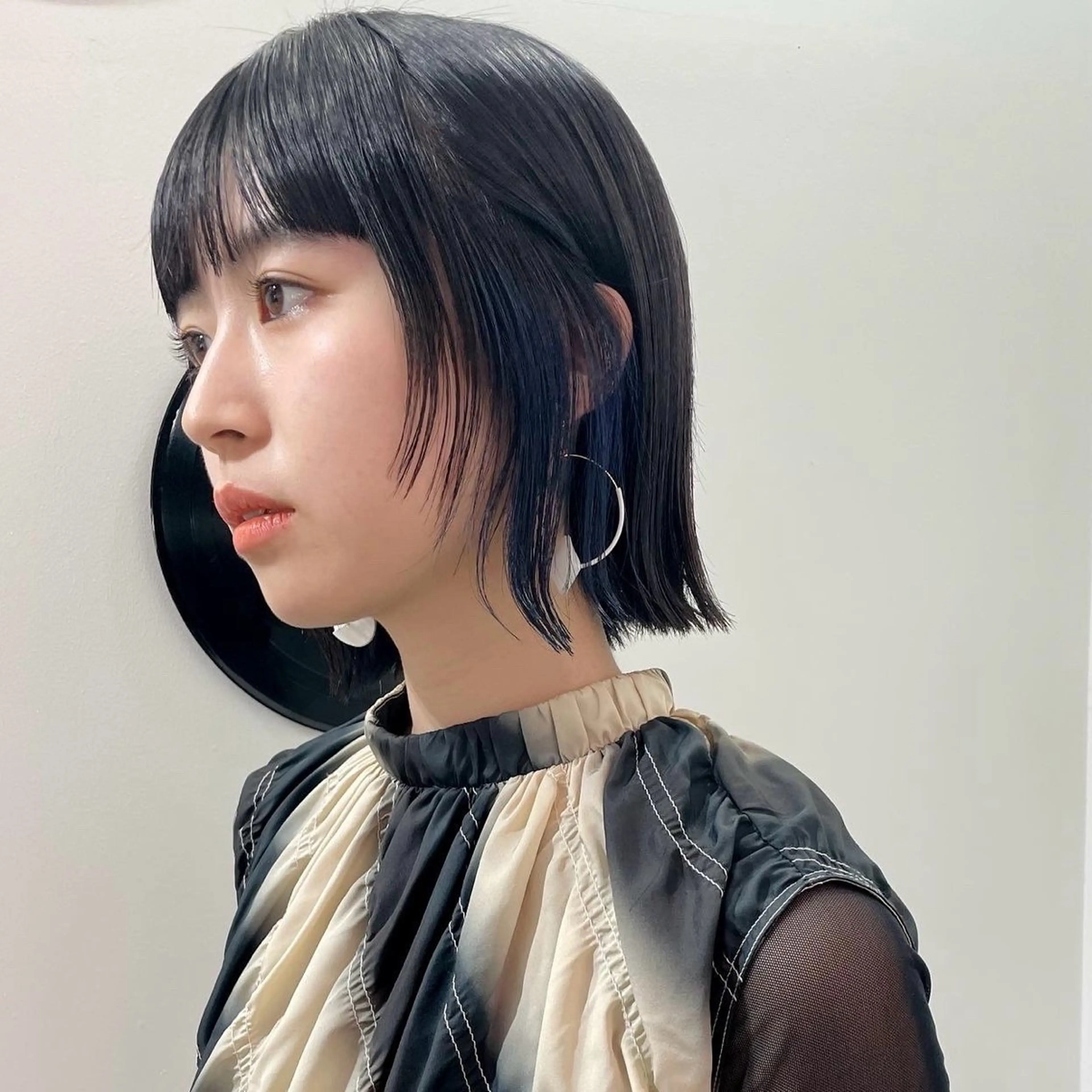 カラー 艶髪ハイトーン× ボブ🥣アイネのヘアスタイル