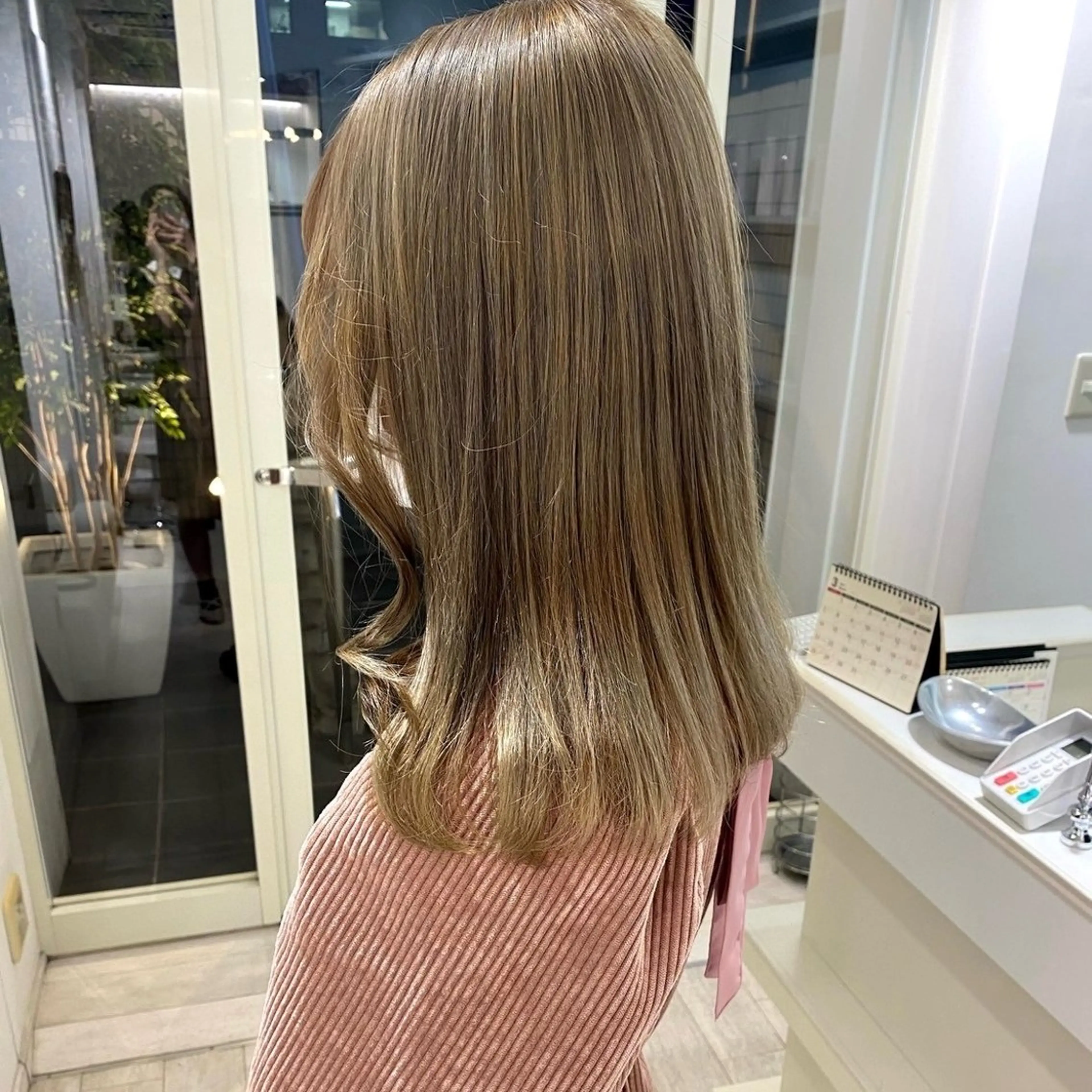 セミロング カラー ヘアカラー ParveMix いしいまお🌼のヘアスタイル