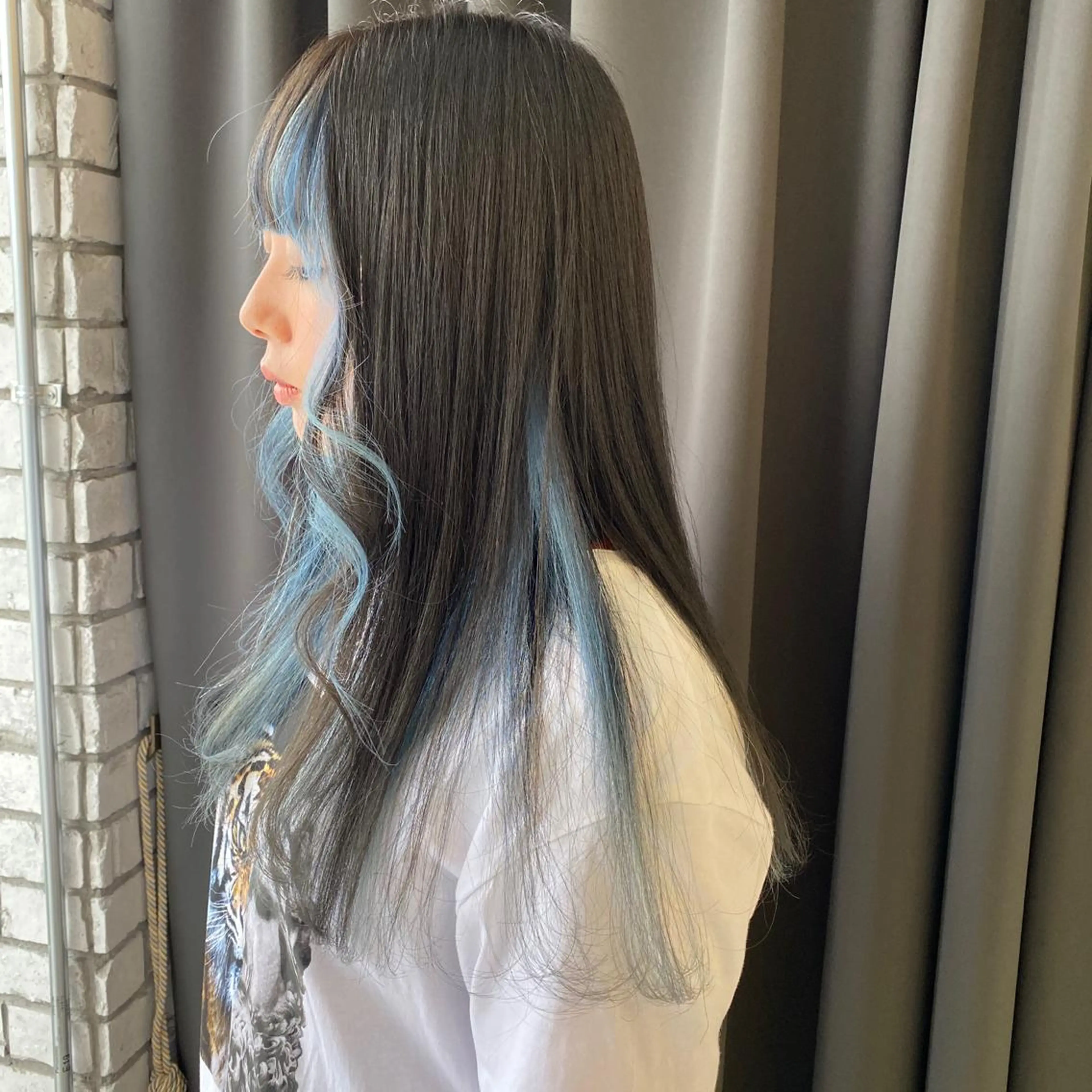 ロング カラー アッシュ ブリーチ ORIKA 美容室のヘアスタイル