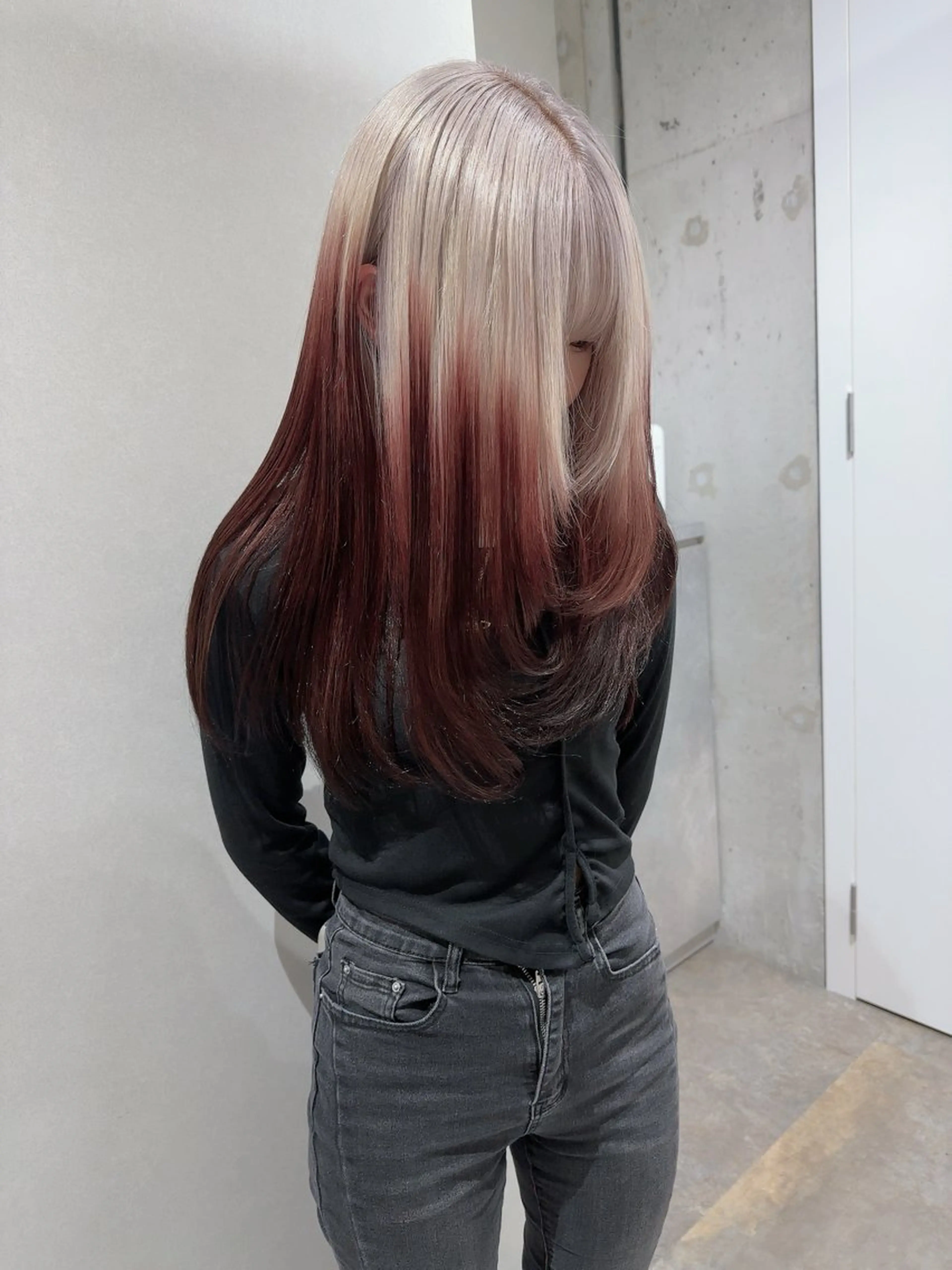 カラー ViVIE所属・VIVIE天神 ブリーチのヘアスタイル