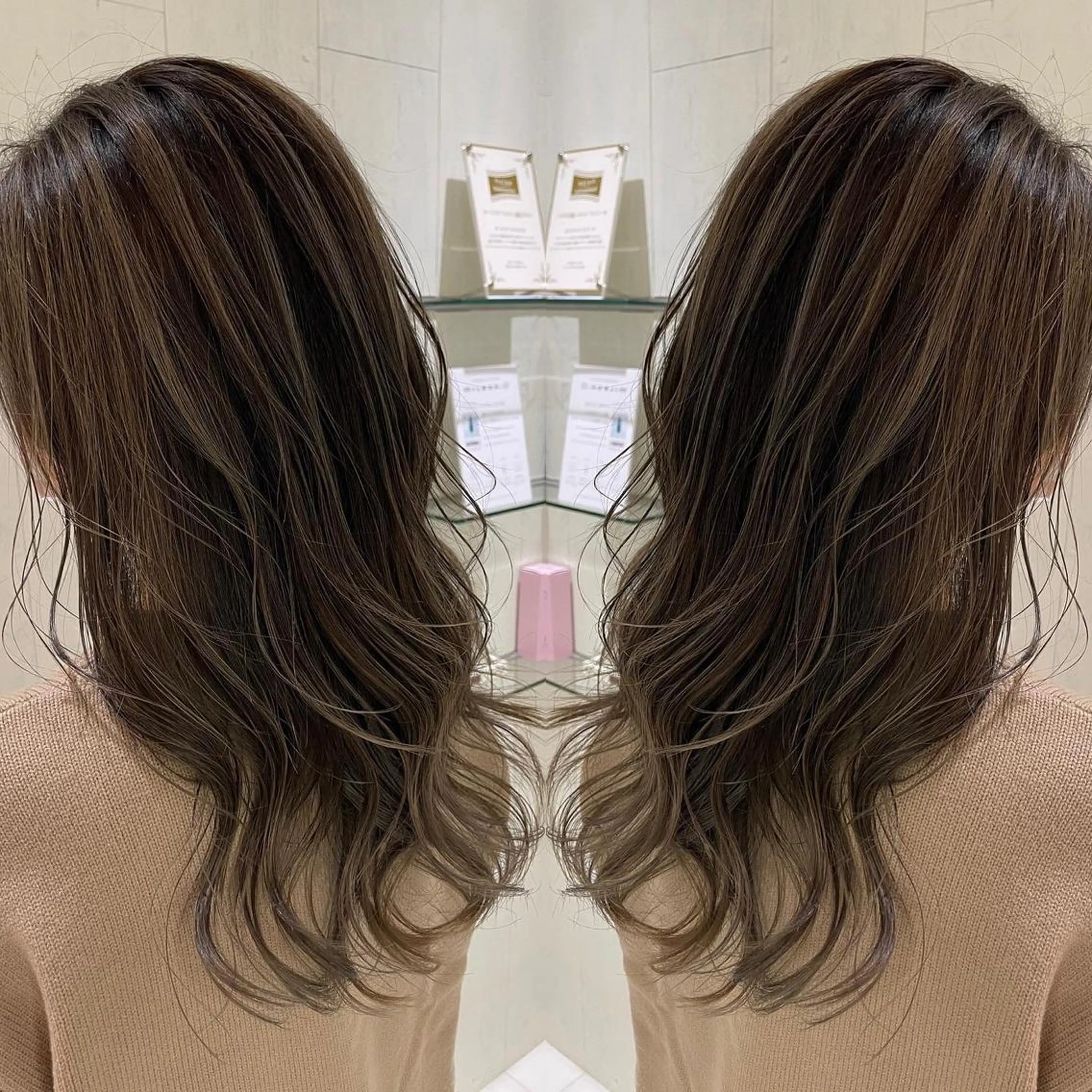 ロング カラー アッシュ 外国人風カラー レイヤーカット ヘアカラー トリートメント 河合秀明/ハイライト /インナーカラーのヘアスタイル