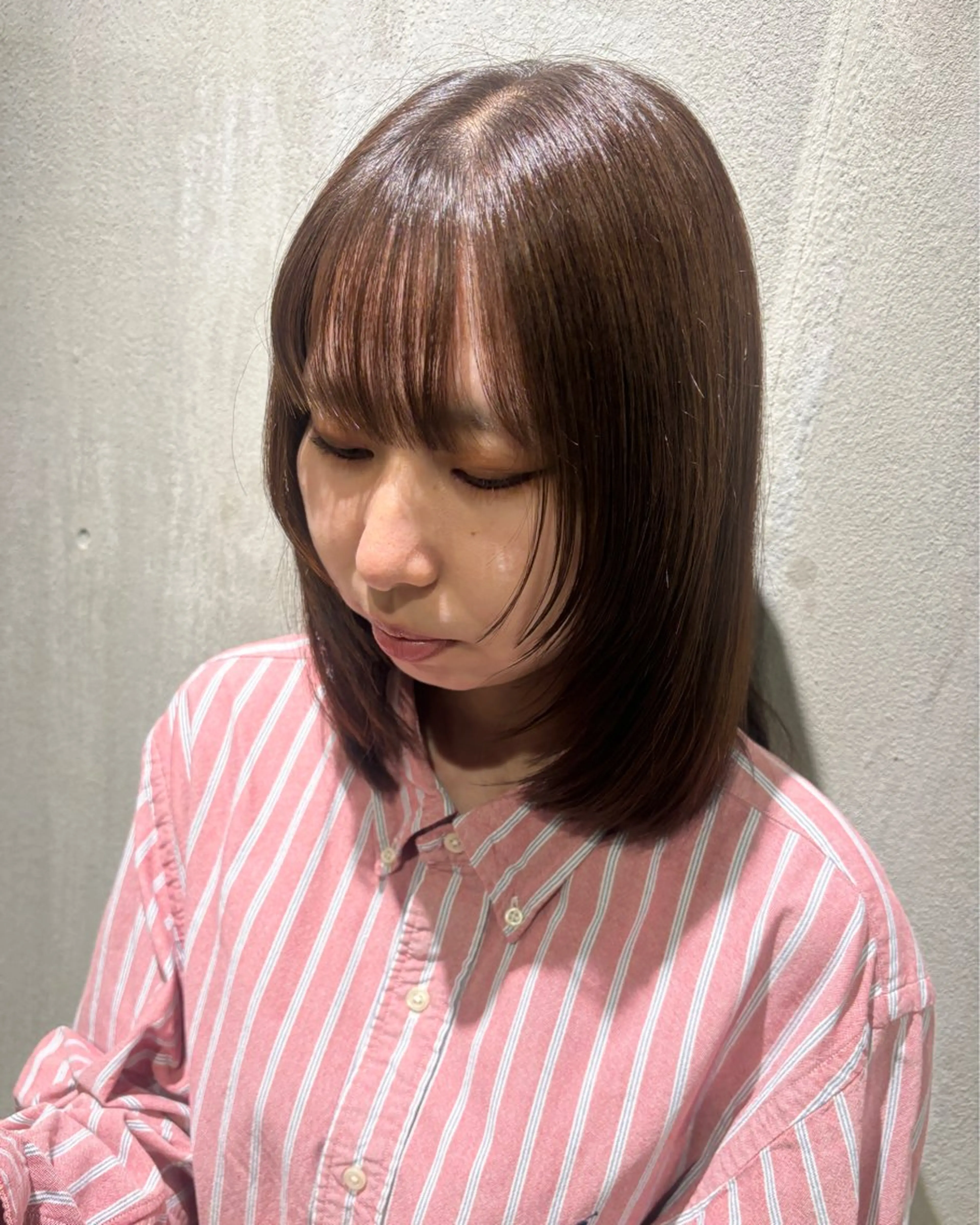 ミディアム カラー 顔まわりレイヤー 顔周りカット レイヤーカット 小木曽 里華のヘアスタイル