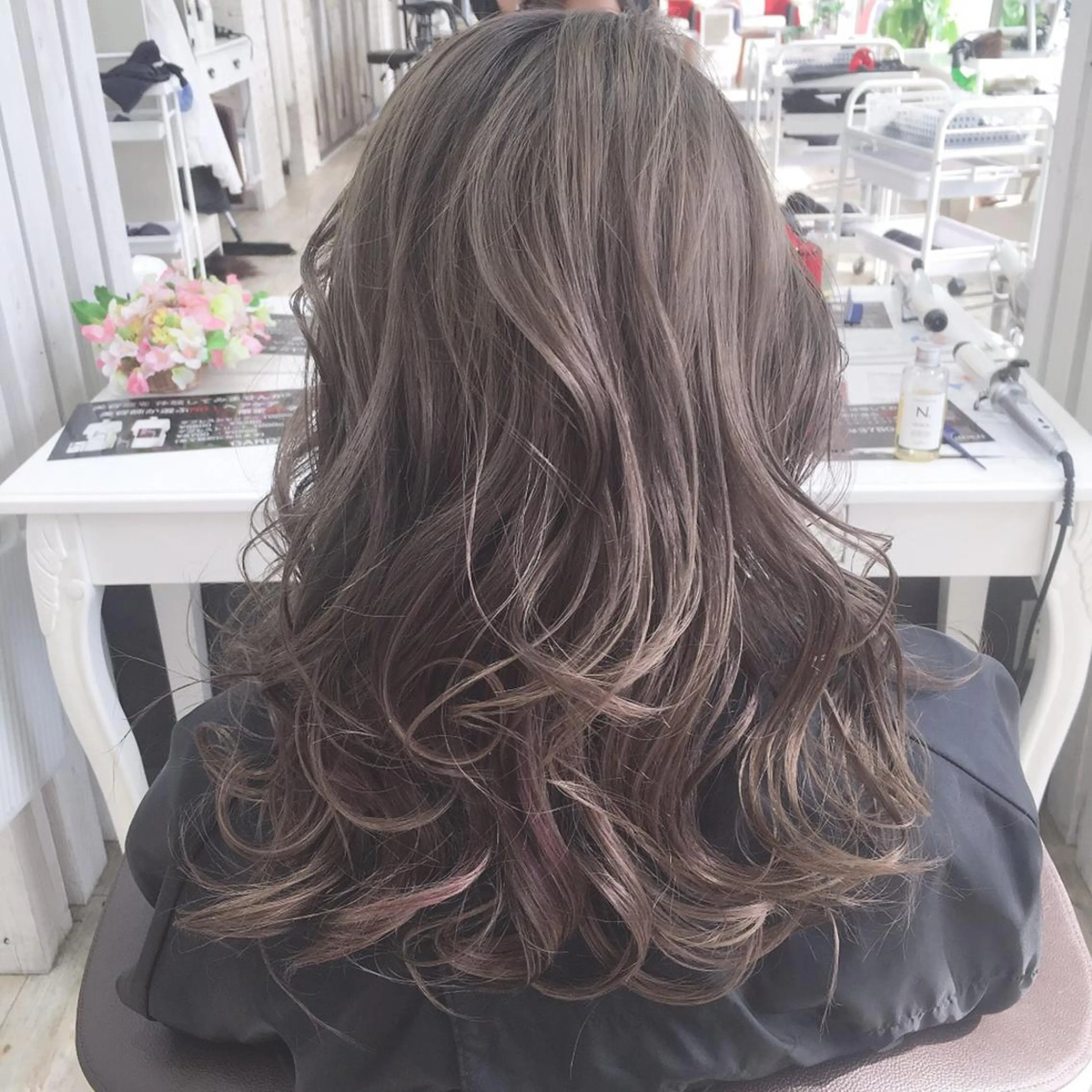 ロング カラー ブリーチ グレージュ 銀座/ダブルカラー/ レイヤーカット/高梨のヘアスタイル