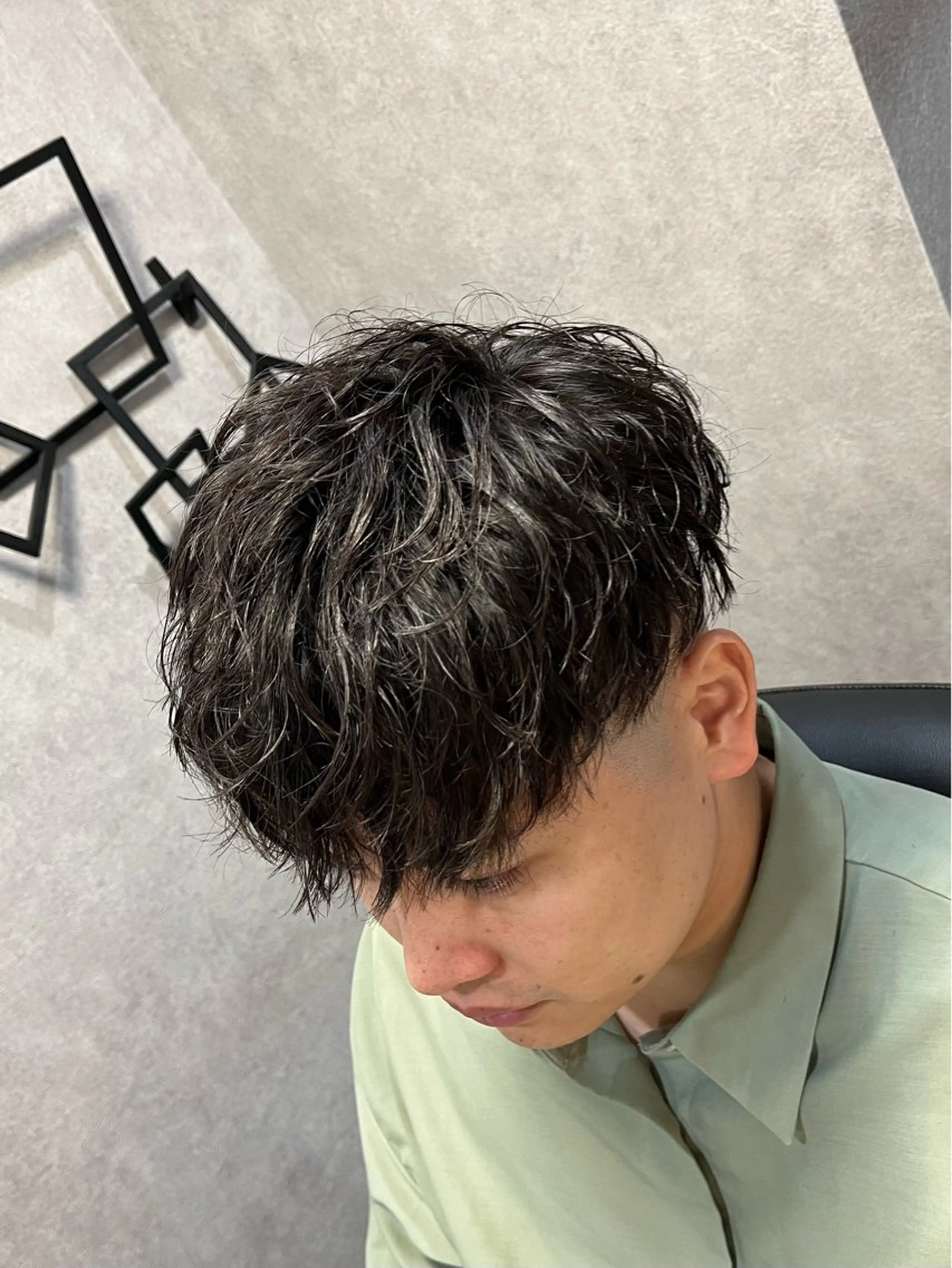 ミディアム パーマ CuMARi所属・低価格に理由なんて ありませんのヘアスタイル