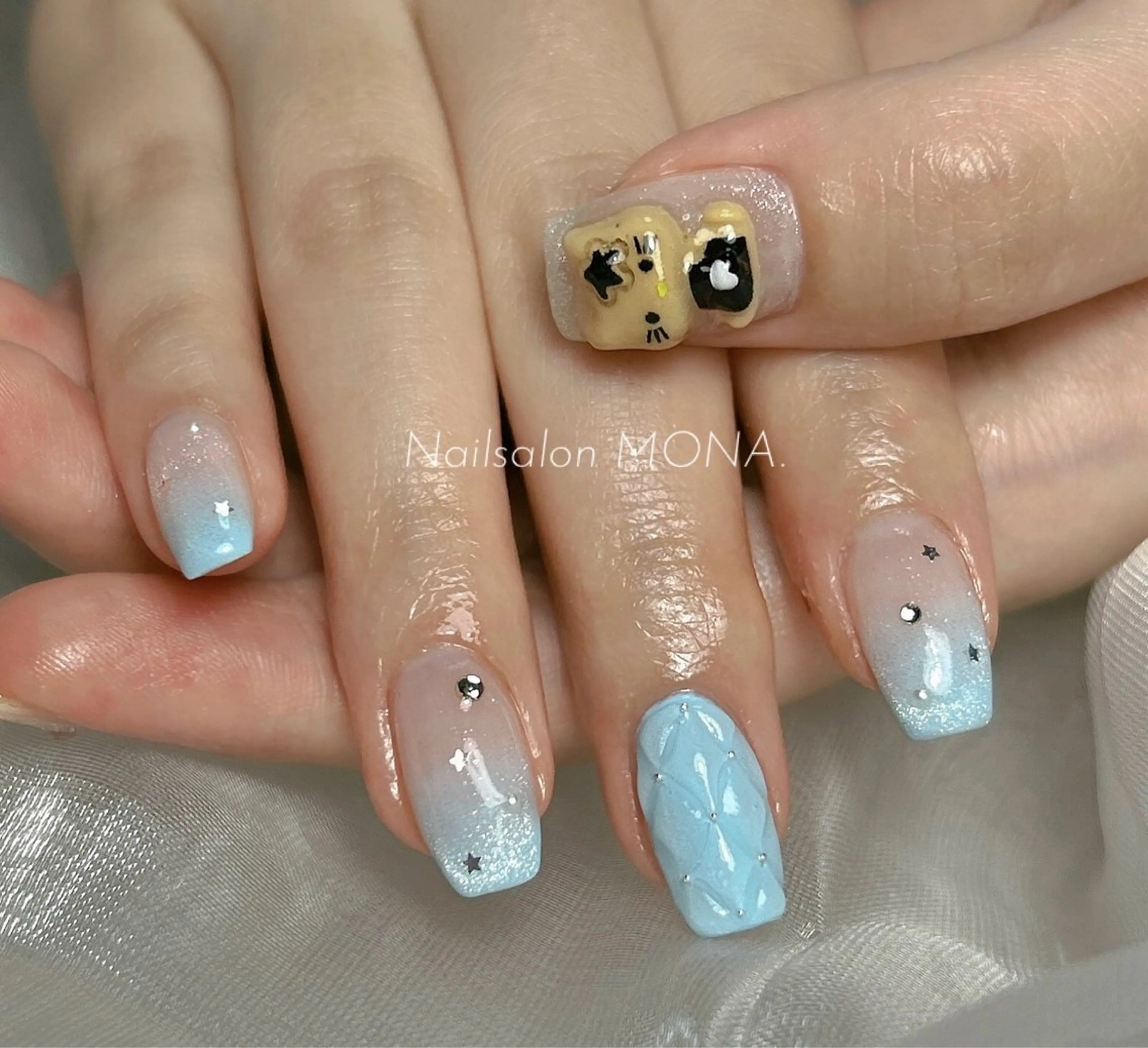 ネイル グラデーション 水色 マグネットネイル ハンドネイル Nailsalon MONA.のネイルデザイン