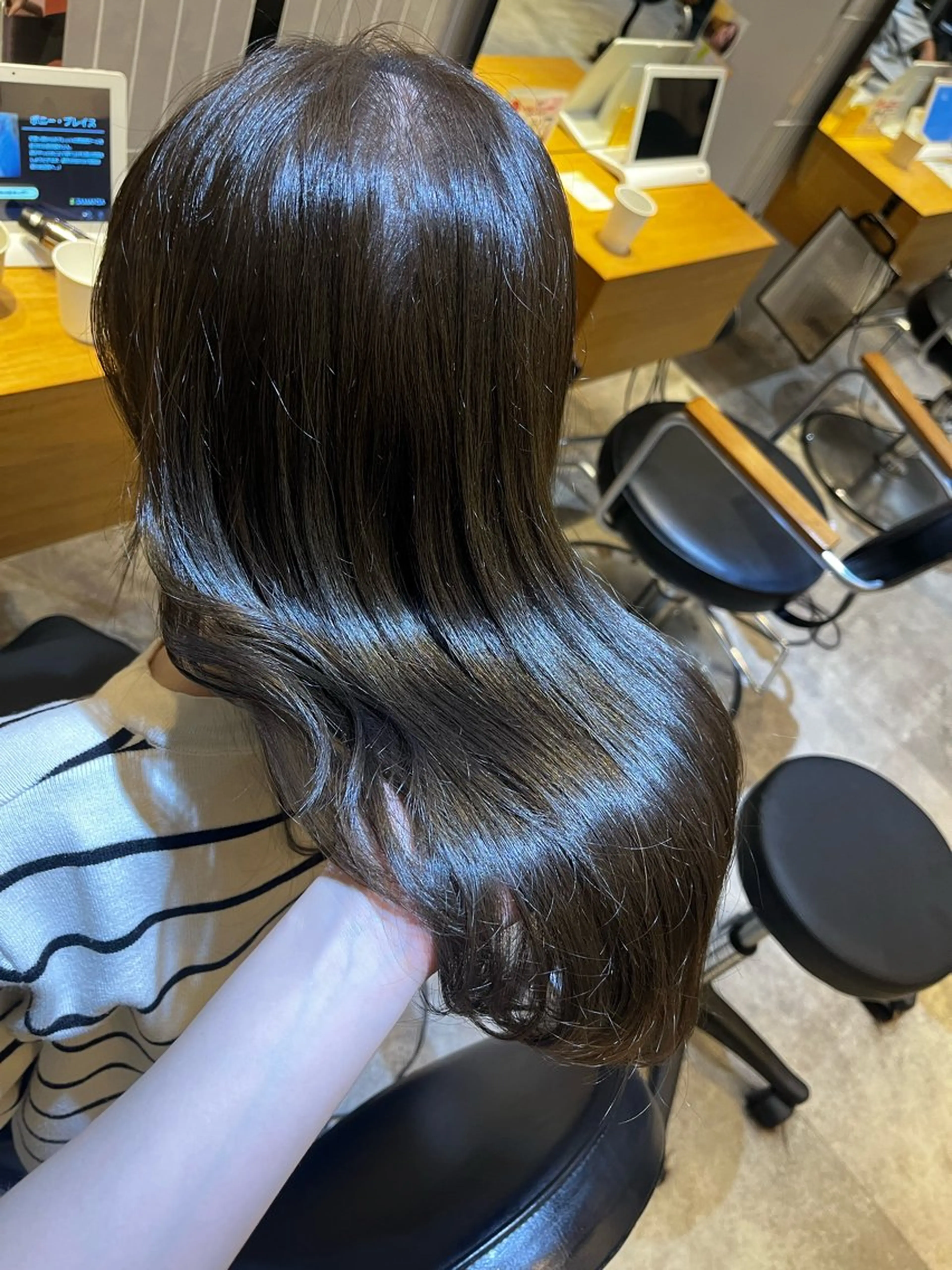 ロング カラー ベージュカラー ブリーチ ケアブリーチ ケアカラー 透明感カラー ヘアカラー トリートメント ラフィスヘアードープ所属・👑髪質改善Wカラー /グレージュ/アユカのヘアスタイル