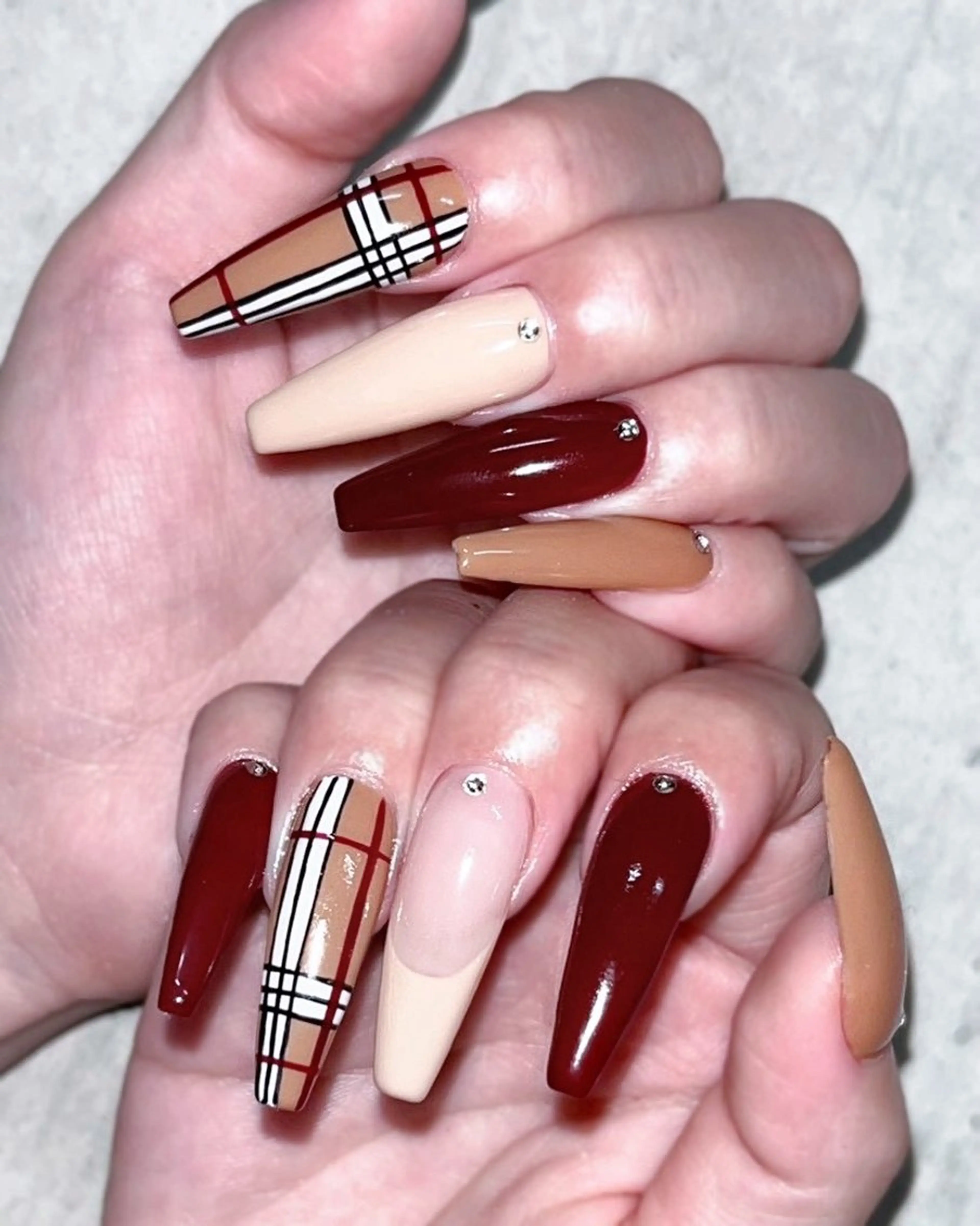 ネイル アートネイル 長さ出し フレンチネイル ロングネイル ハンドネイル SoLuna 【ソルナ】のネイルデザイン