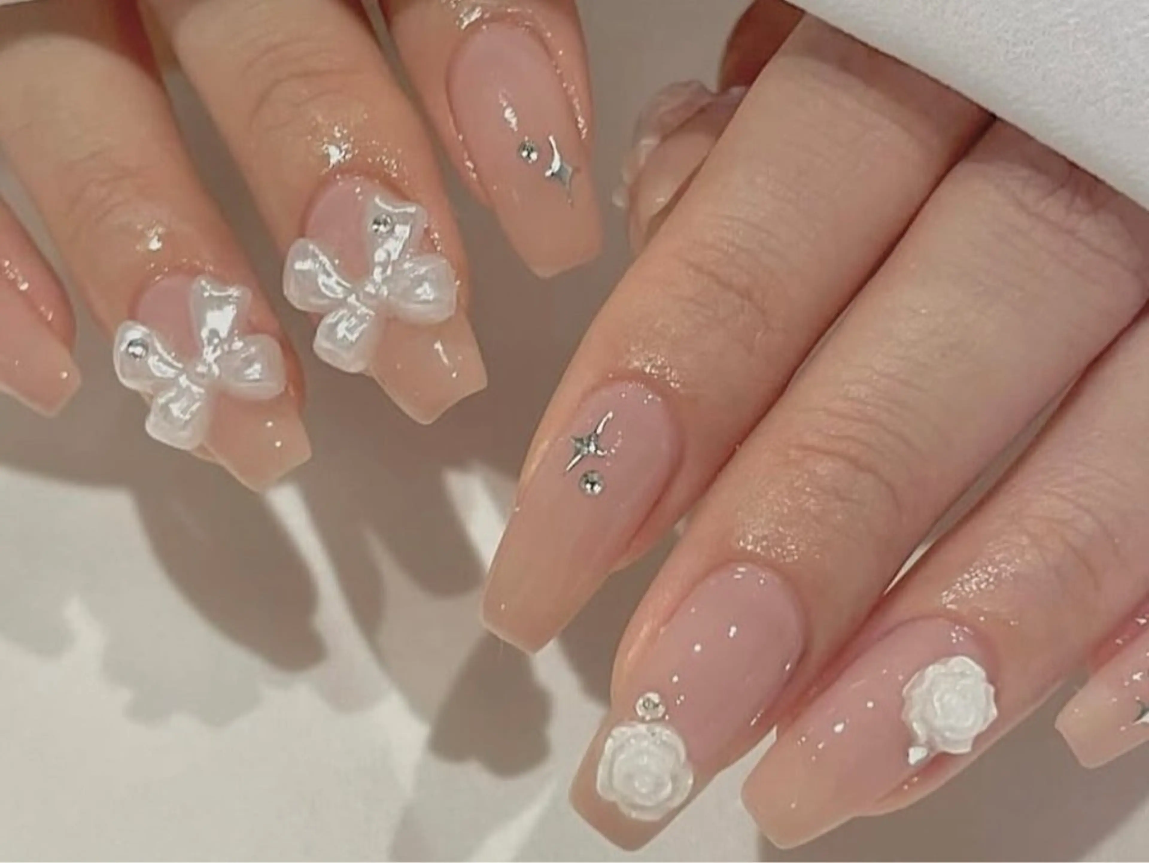 ネイル オーロラネイル 長さ出し フレンチネイル ガーリー キラキラネイル RIn 🎀のネイルデザイン