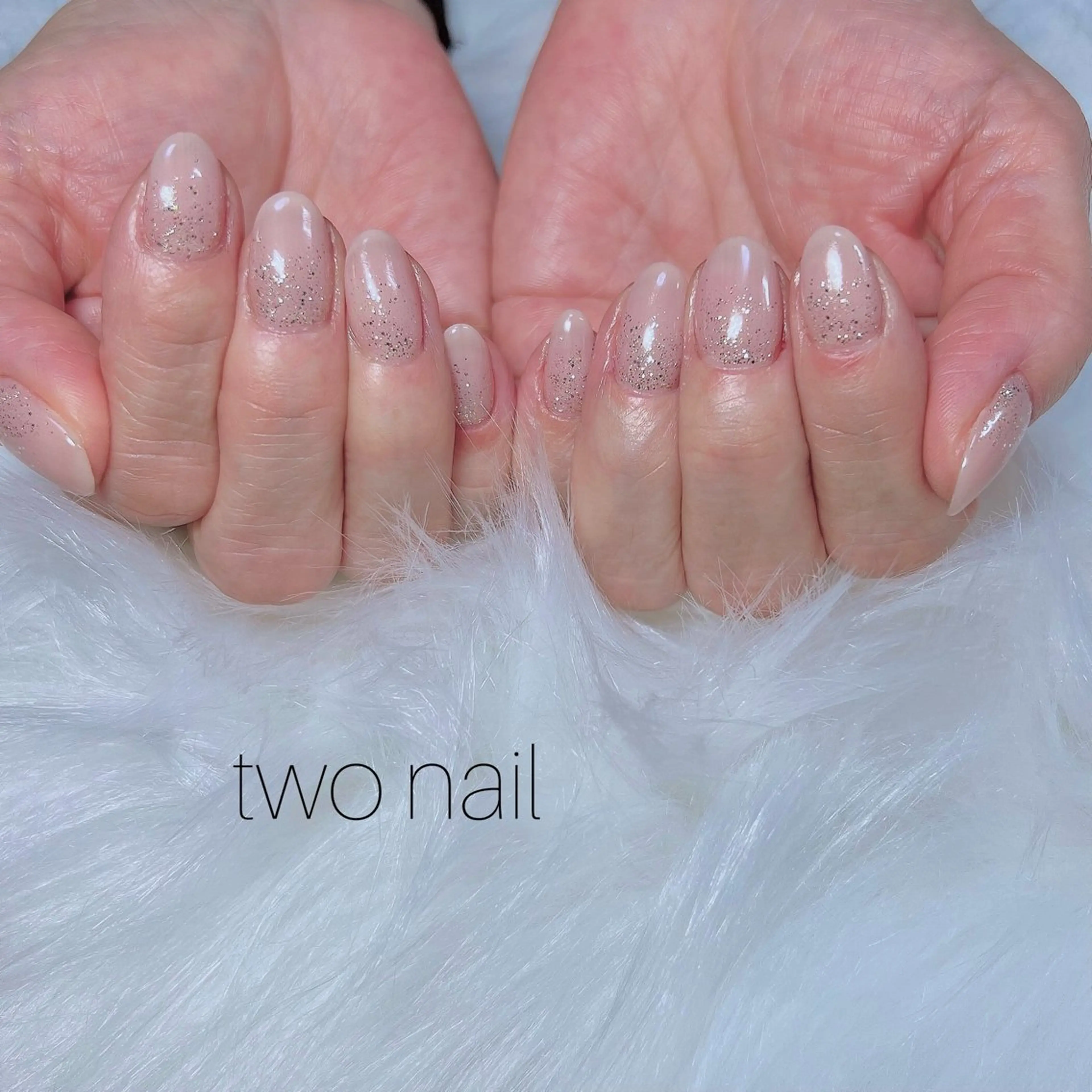 ネイル キラキラネイル ネイルチップ ホワイト ハンドネイル two nailのネイルデザイン