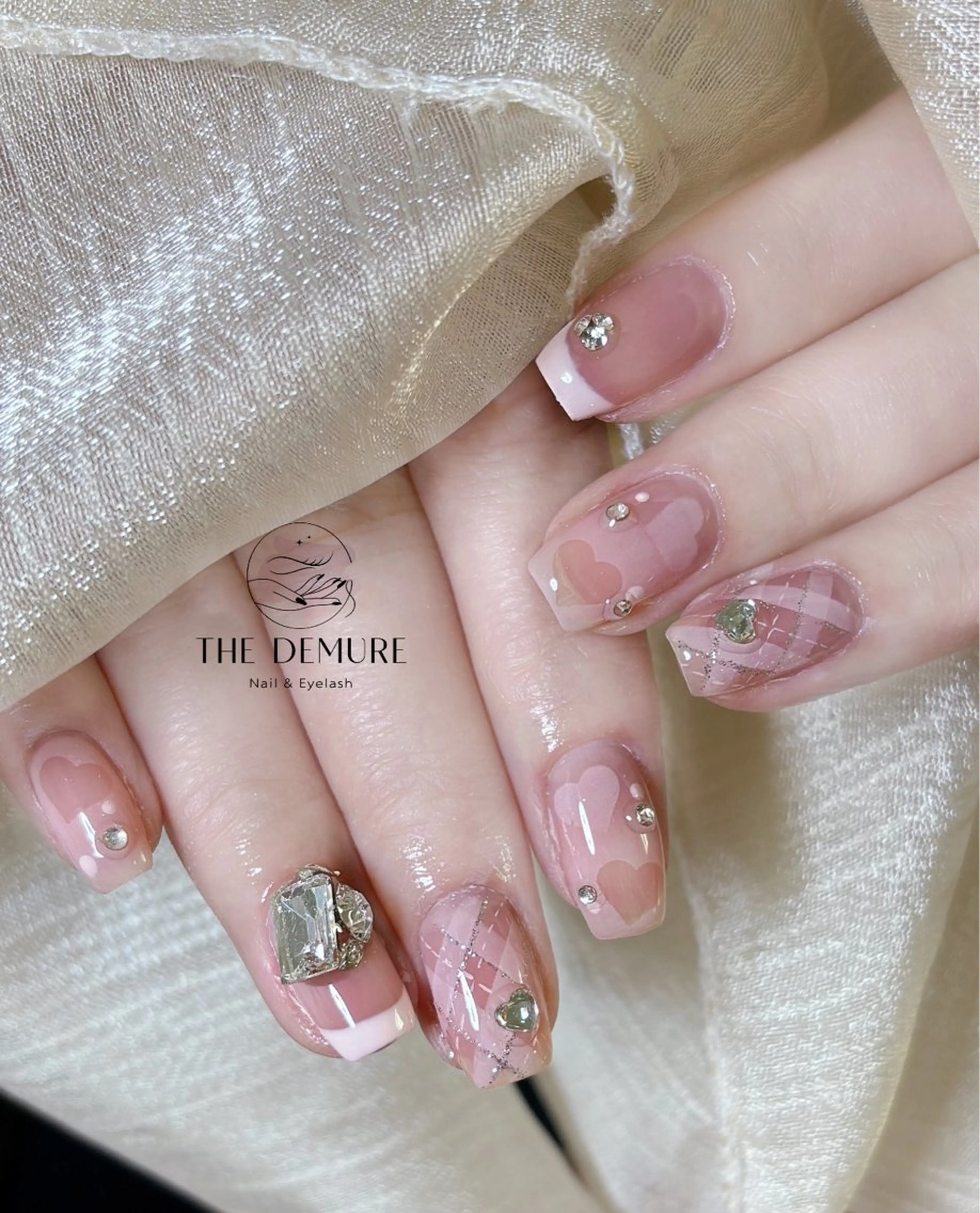 ネイル アートネイル キラキラネイル 韓国ネイル 水色 ロングネイル ハンドネイル ハンドケア NailDemure 【銀座店】のネイルデザイン