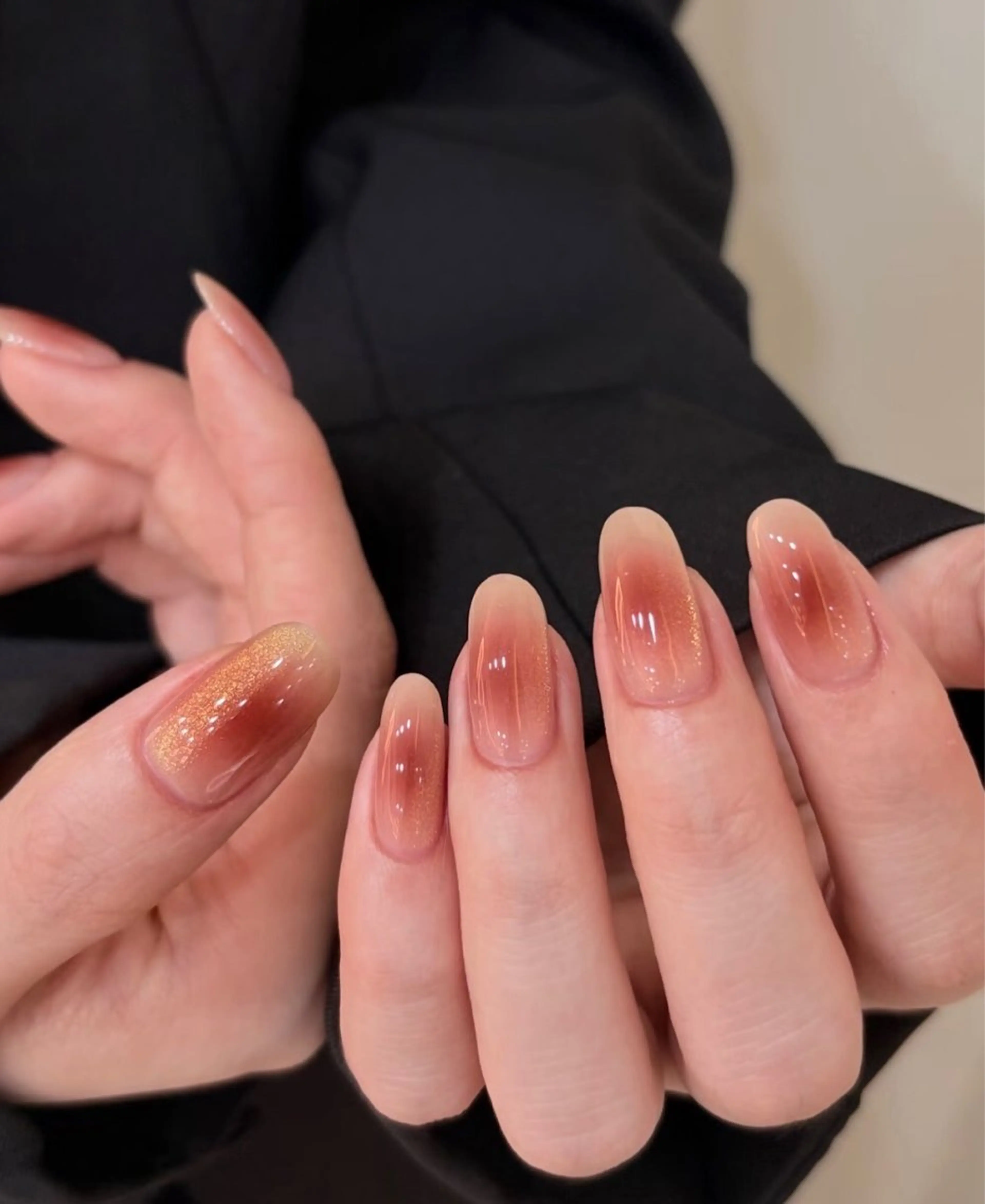 チークネイル💅 流行りのチークネイル+ストーンで最新韓国ネイルが叶う！お好みの色で被らないチークネイルに3980の写真