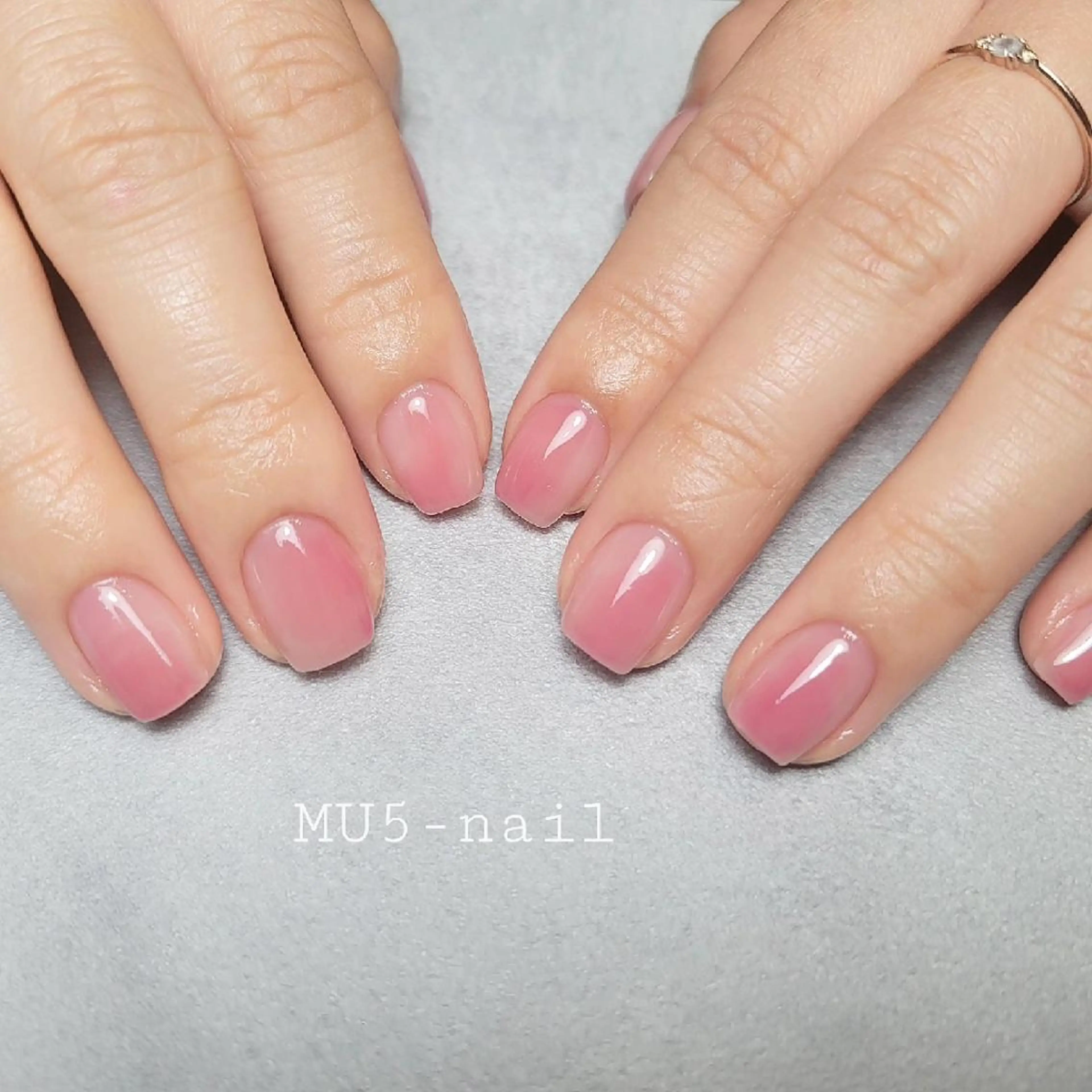 ネイル グラデーション ニュアンスネイル MU5-nail 金山ネイルサロンのネイルデザイン