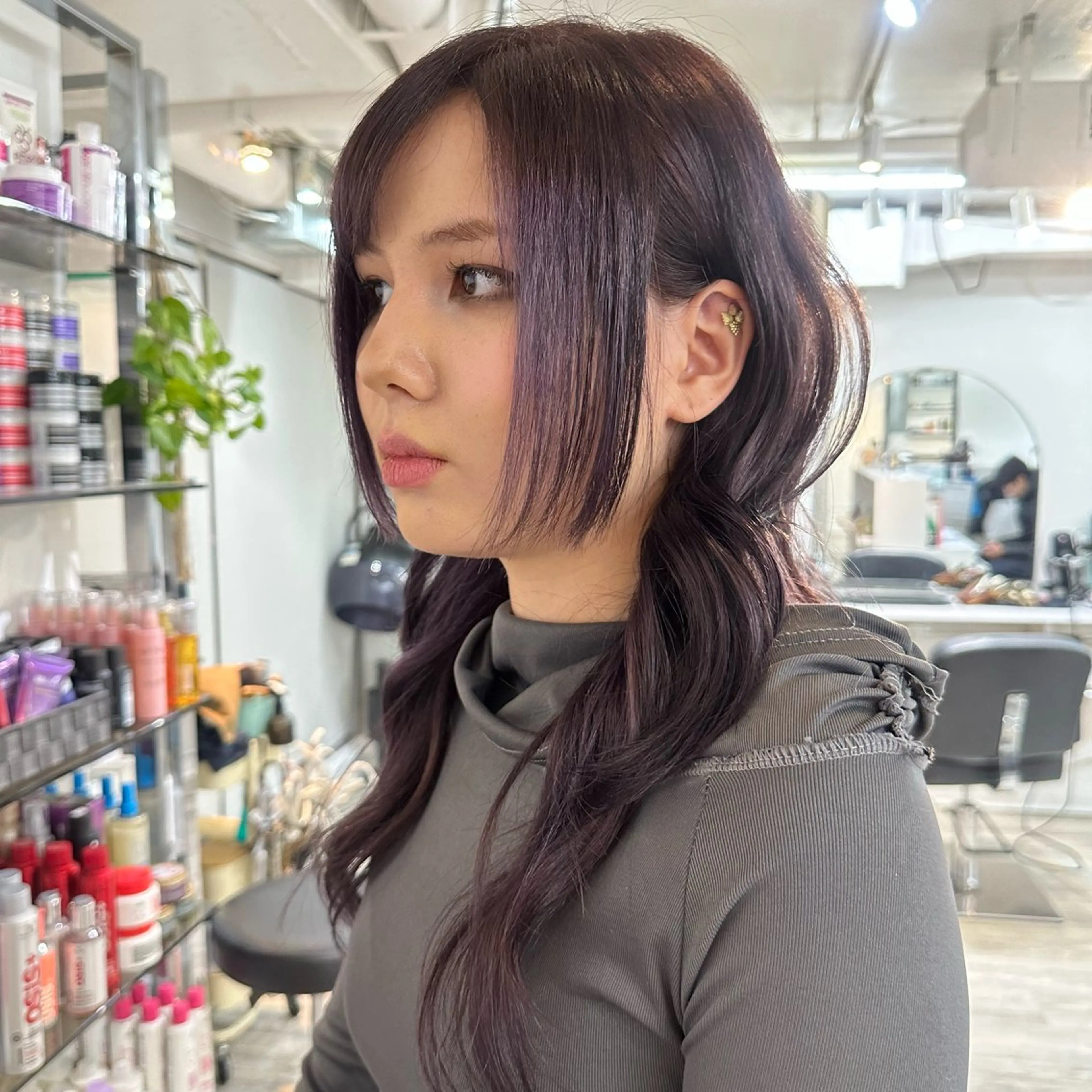 ミディアム カラー アッシュ ディープラベンダー ダブルカラー ラベンダーカラー ラベンダーアッシュ カット ヘアカラー トリートメント Aust hair Stella新宿所属・Yuki☺︎パーマ レイヤーカットウルフのヘアスタイル