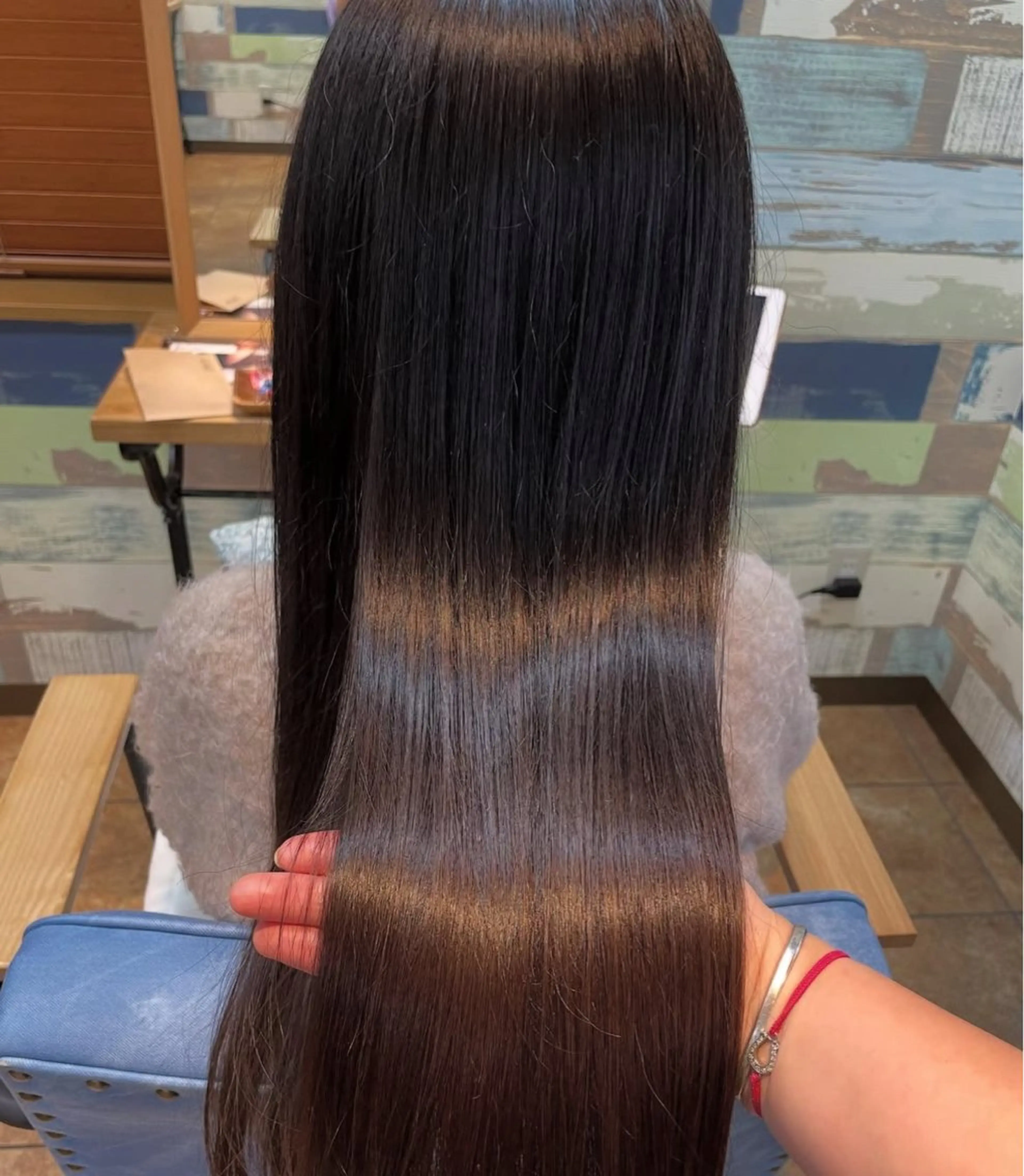 ロング 縮毛矯正 透明感カラー🫧🩵 林　菜々美のヘアスタイル