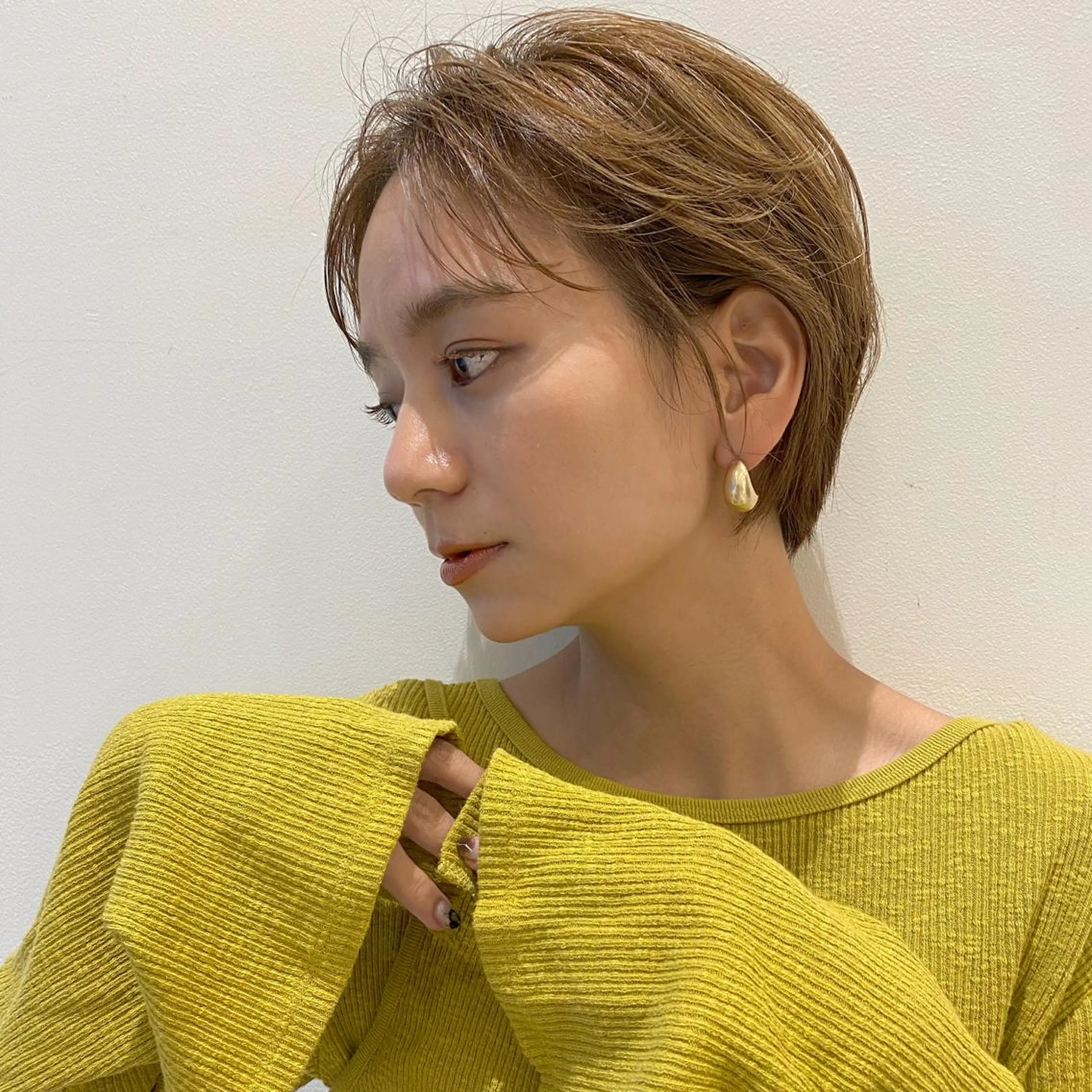 プレイングカラー🤍 細めハイライトのヘアスタイル