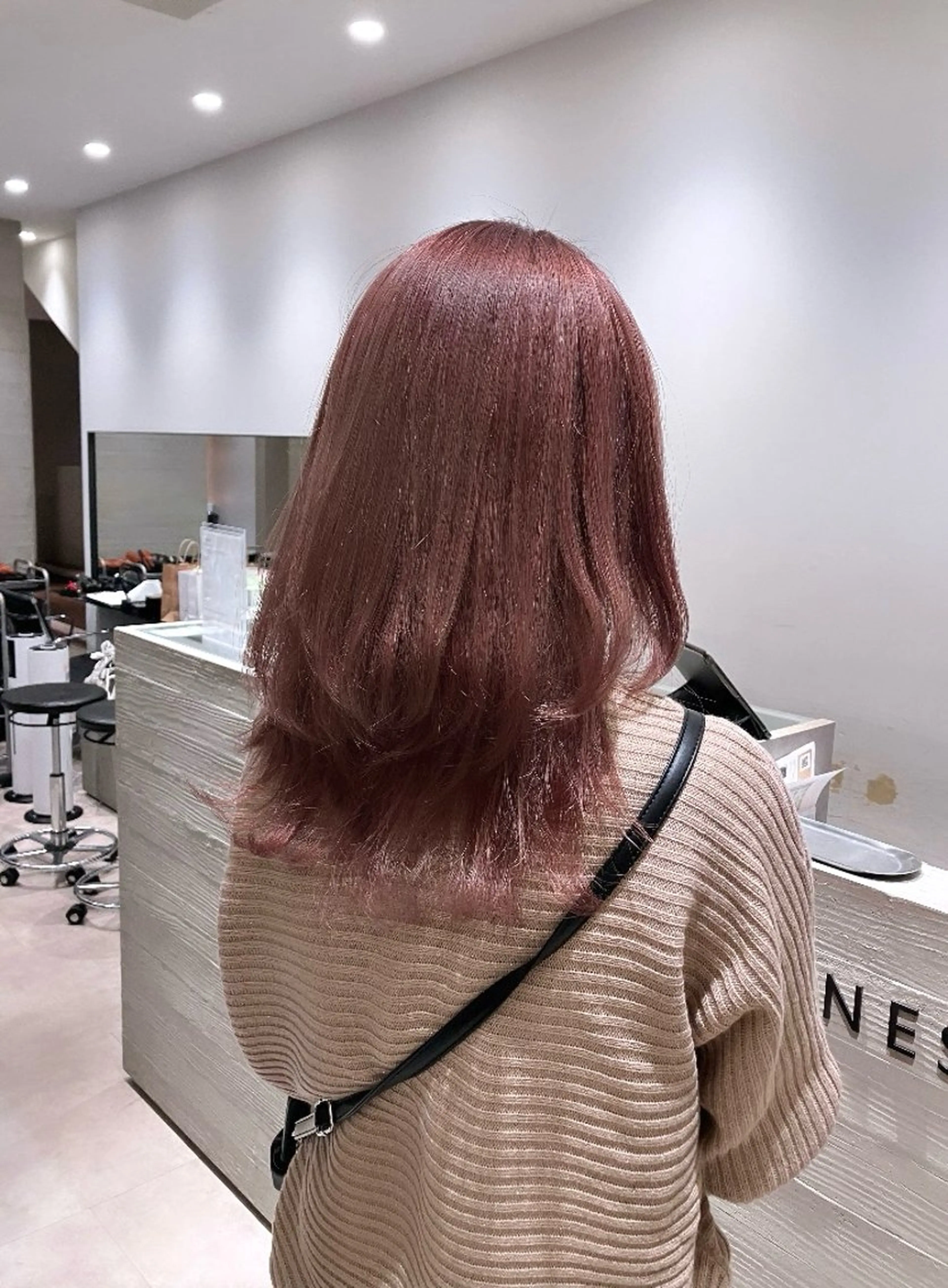 ロング カラー ベージュカラー ハイトーンカラー ピンクカラー ピンクベージュ サキ🤍ハイトーン 🩰くびれ巻きヘアのヘアスタイル