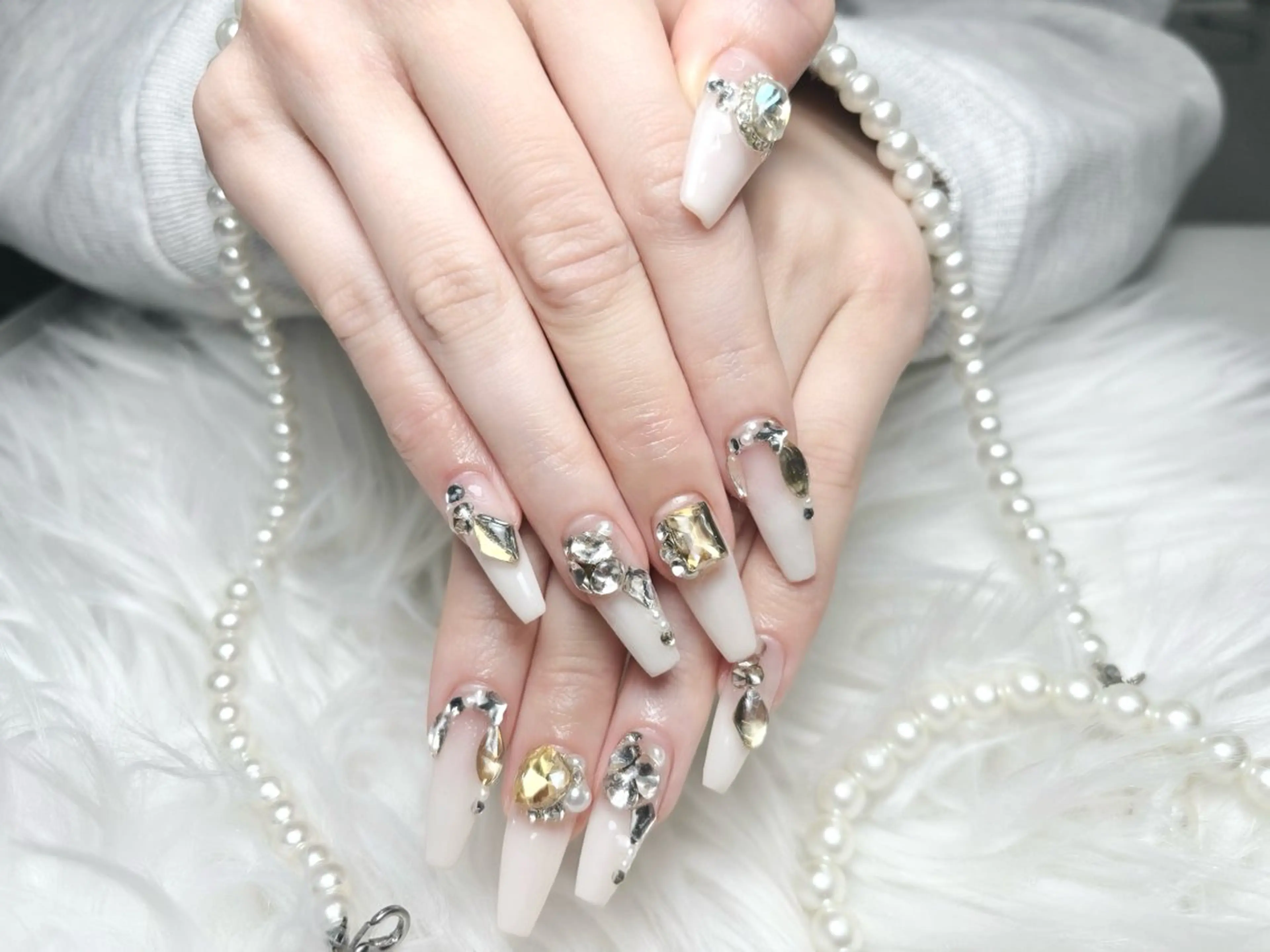 ネイル 長さ出し フレンチネイル ジェルネイル ガラスフレンチ 韓国ネイル ハンドネイル ハンドケア For U nail スカルプ専門店のネイルデザイン