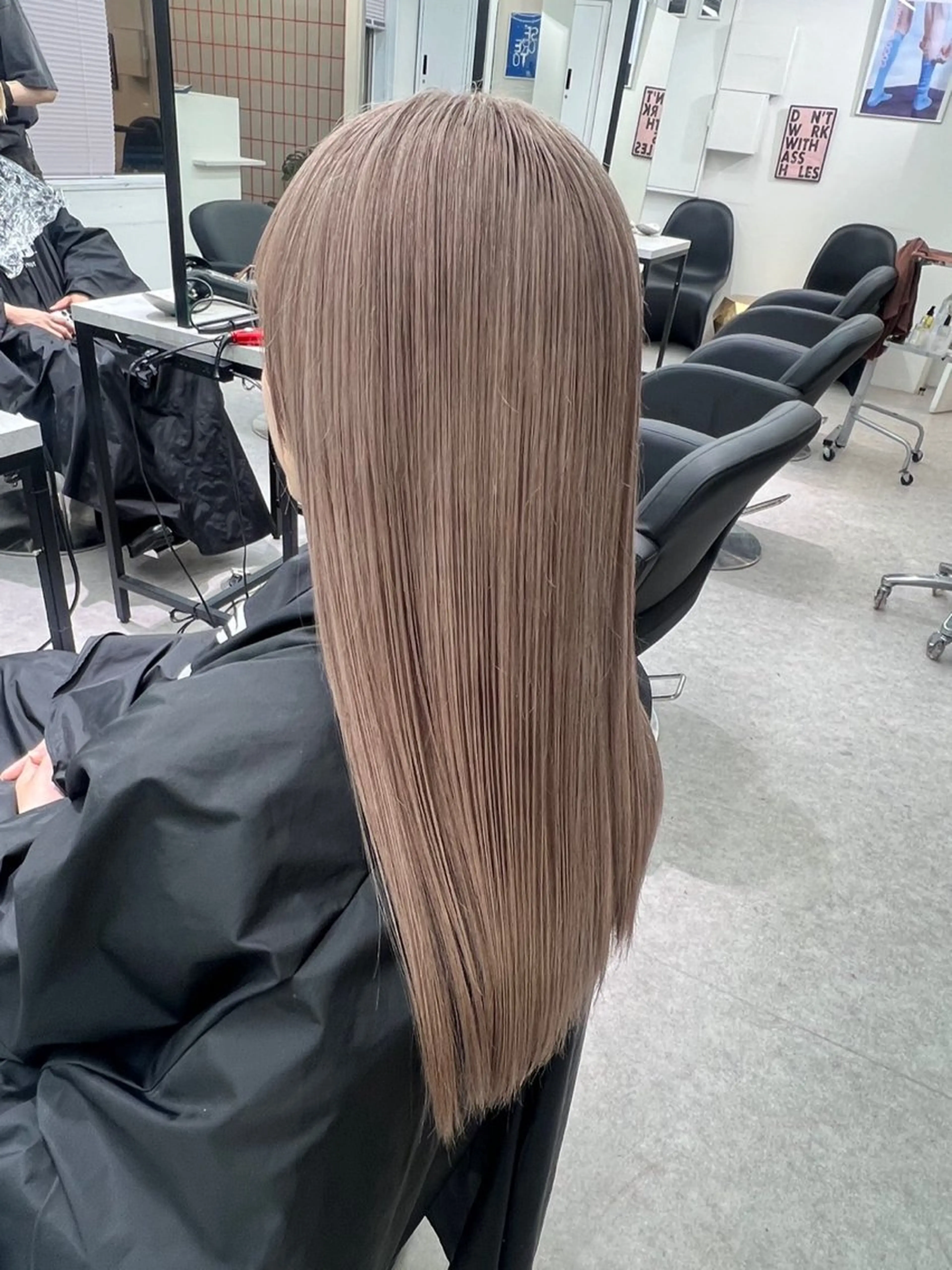 ロング カラー アッシュ ベージュカラー ブリーチ ブロンド ブロンドベージュ PELE所属・ミルクティー指名 No.1🎀yuiのヘアスタイル