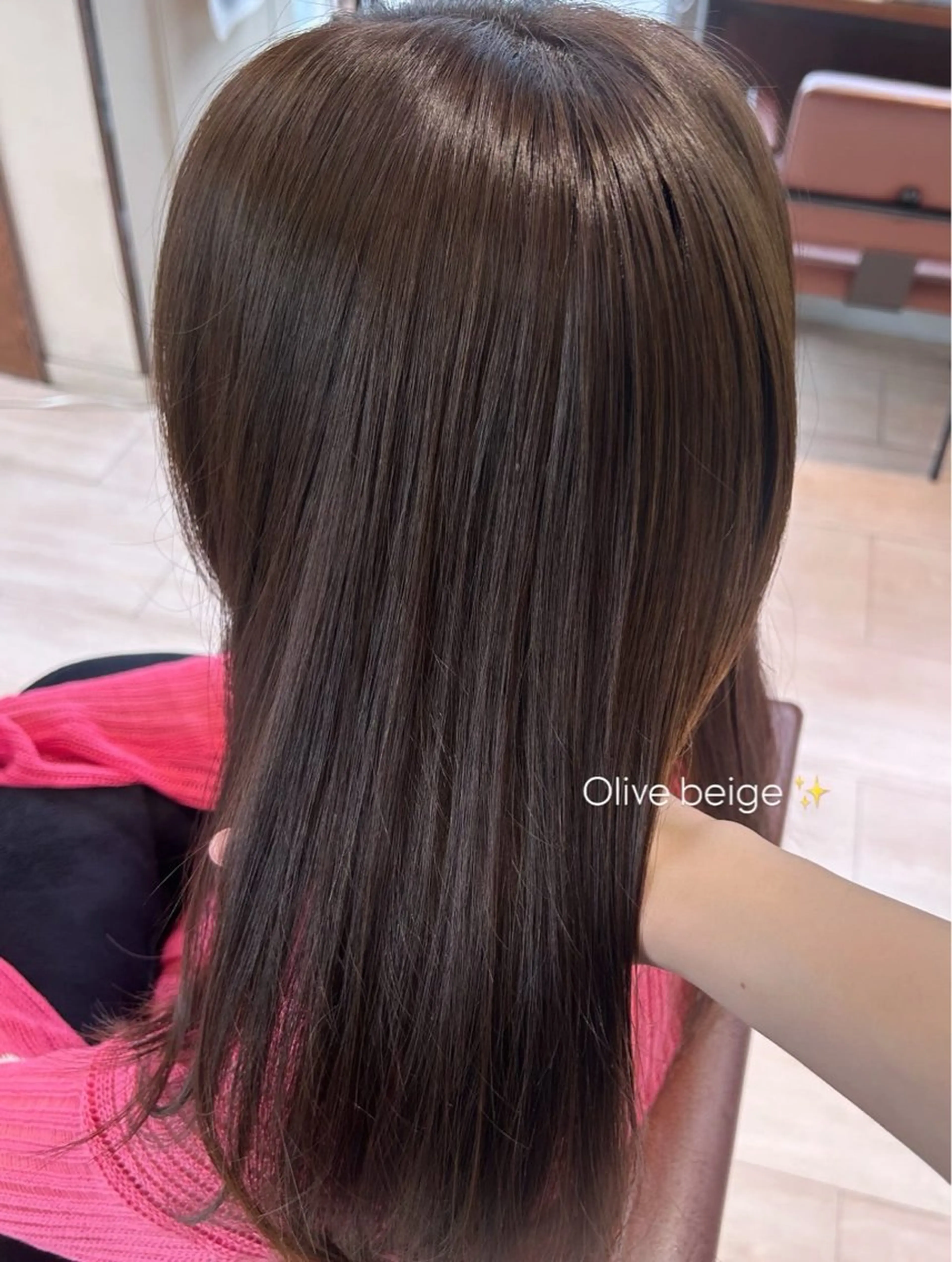 セミロング カラー ベージュカラー ブリーチ 透明感カラー ダブルカラー ブリーチなしカラー カット ヘアカラー トリートメント 🍼顔周りカット/ レイヤー/小川華奈のヘアスタイル