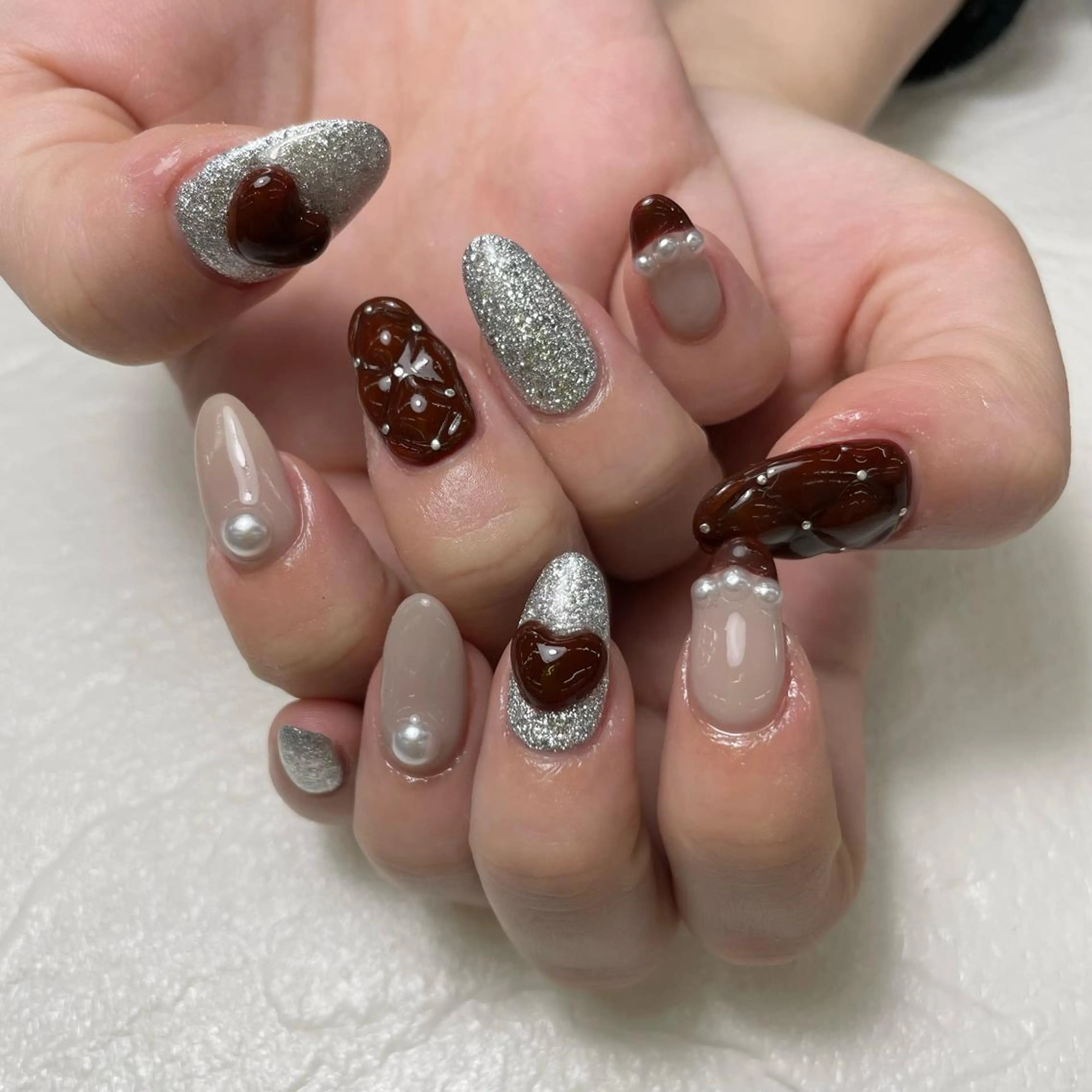 ネイル フレンチネイル ハート 持ち込み 赤色 冬ネイル Nail Blue512所属・Nailist MINORIのネイルデザイン