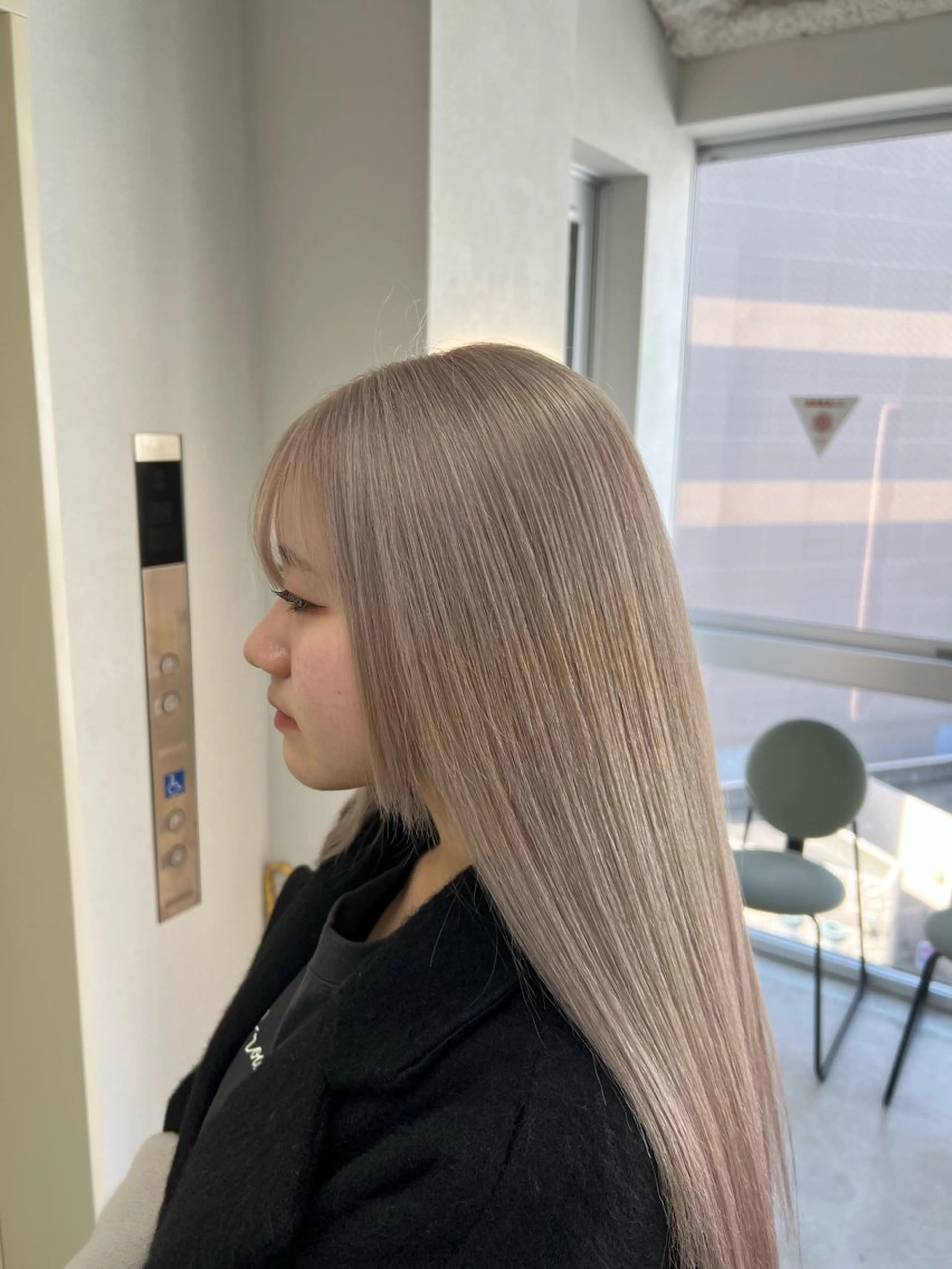 ロング ヘアカラー maya レイヤーカットのヘアスタイル