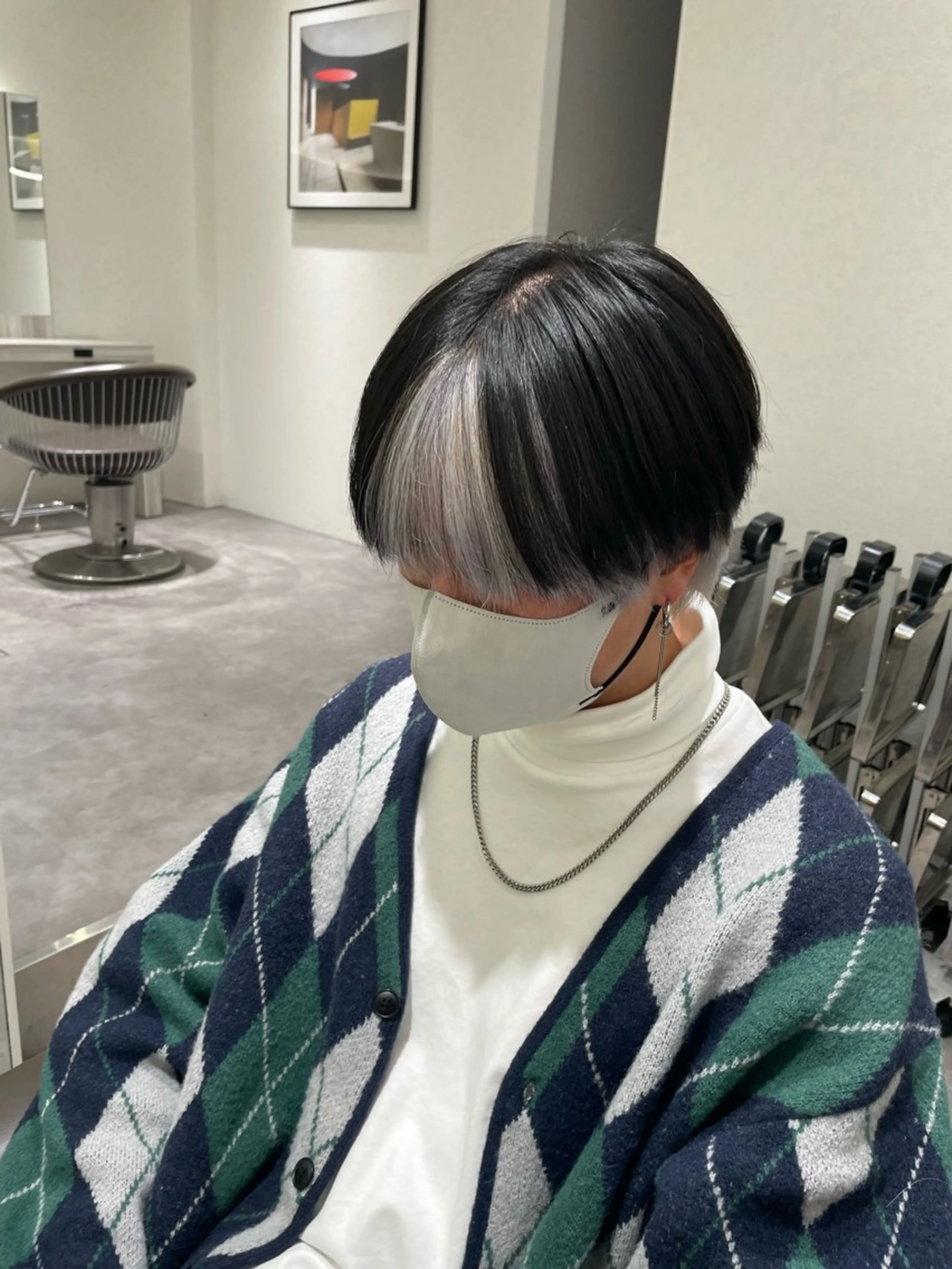 ショート カラー メンズ メンズブリーチ メンズインナーカラー ブリーチ インナーカラー カット ヘアカラー トリートメント メンズ特化店長✨ 9/8空き◎岡本一真のヘアスタイル