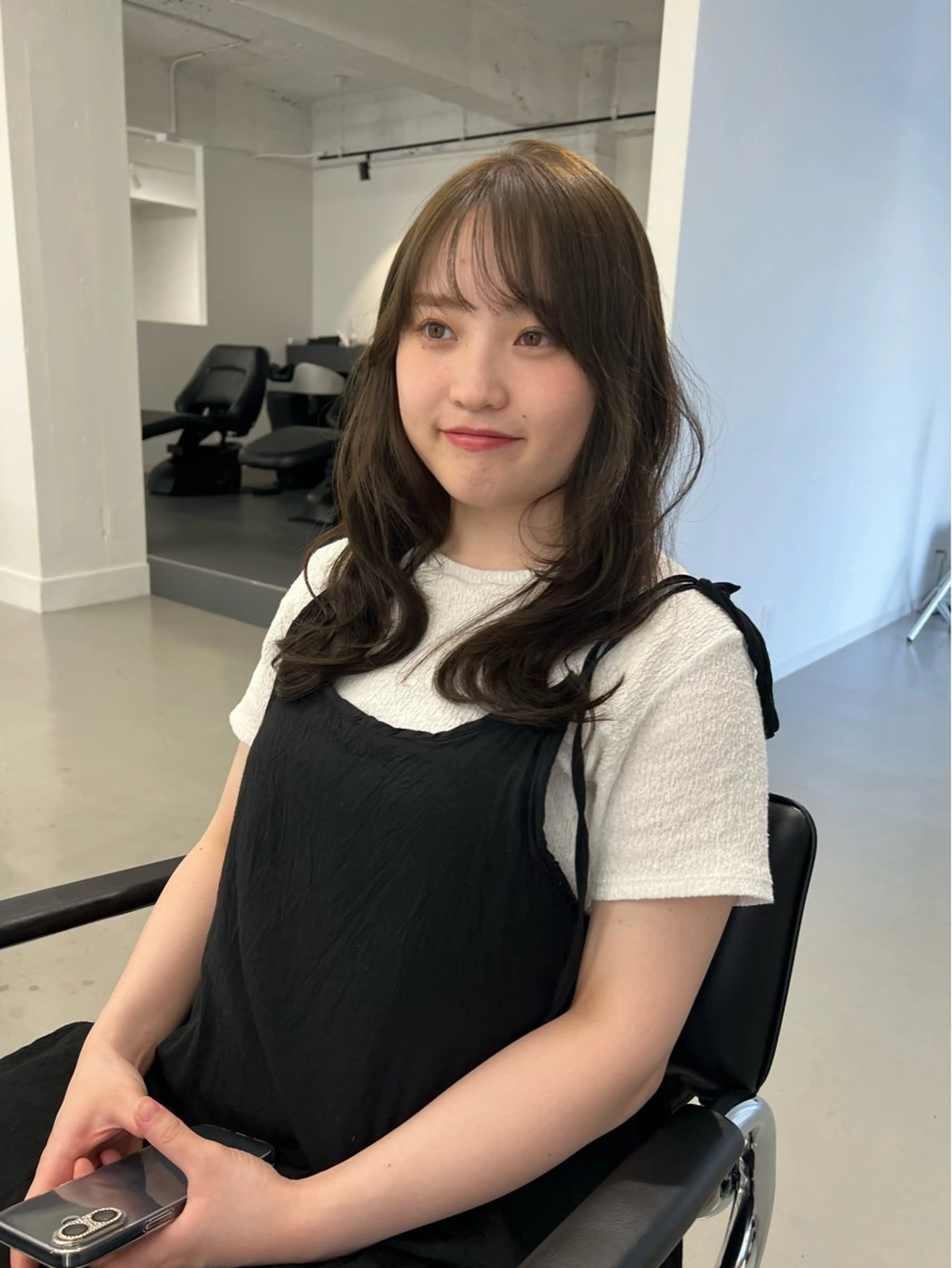 ミディアム レイヤーカット カット ヘアカラー VISION 巻幡野花のヘアスタイル