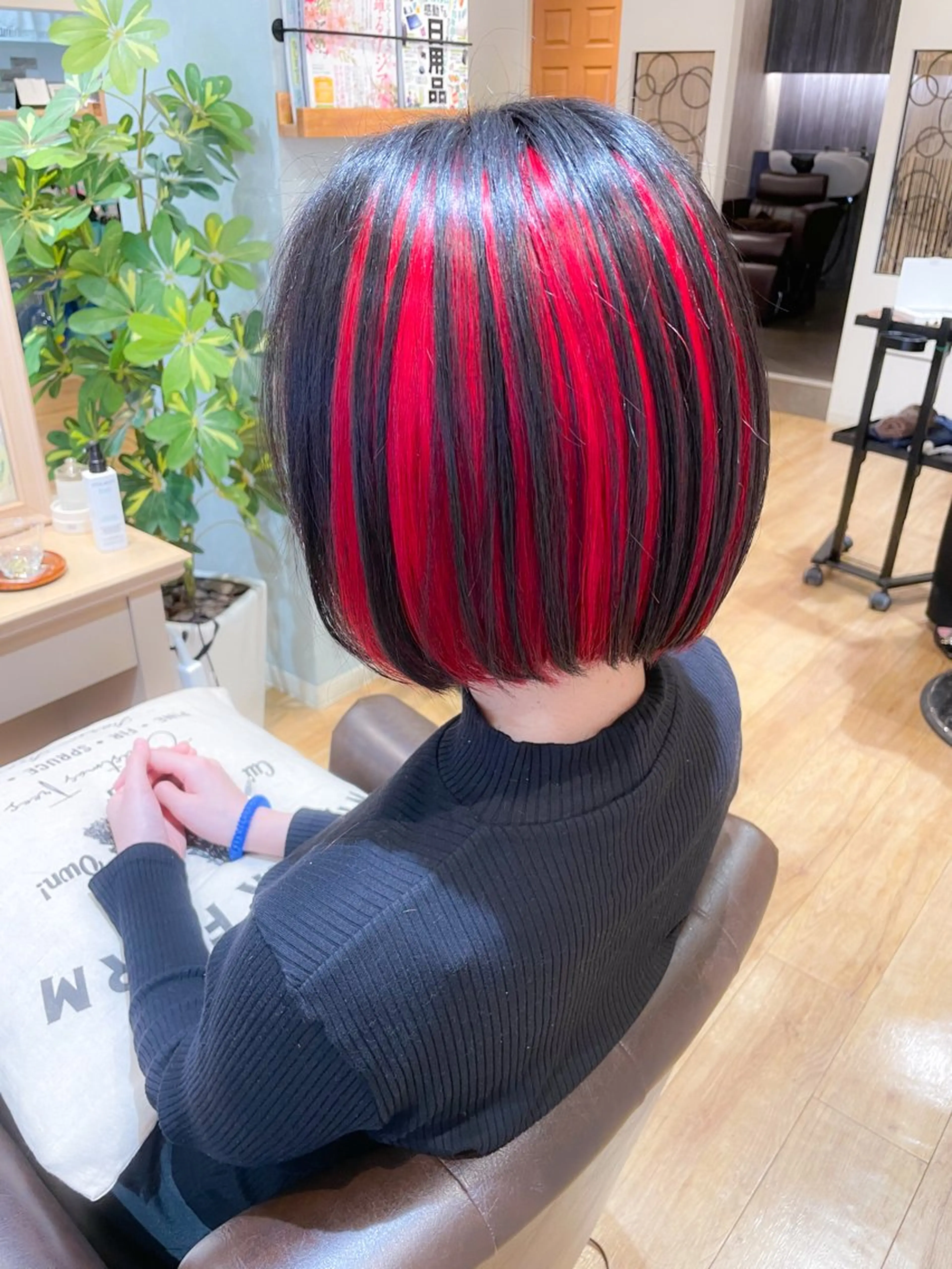 ショート カラー ブリーチ ヘアカラー トリートメント 高嶋 憂蘭々のヘアスタイル