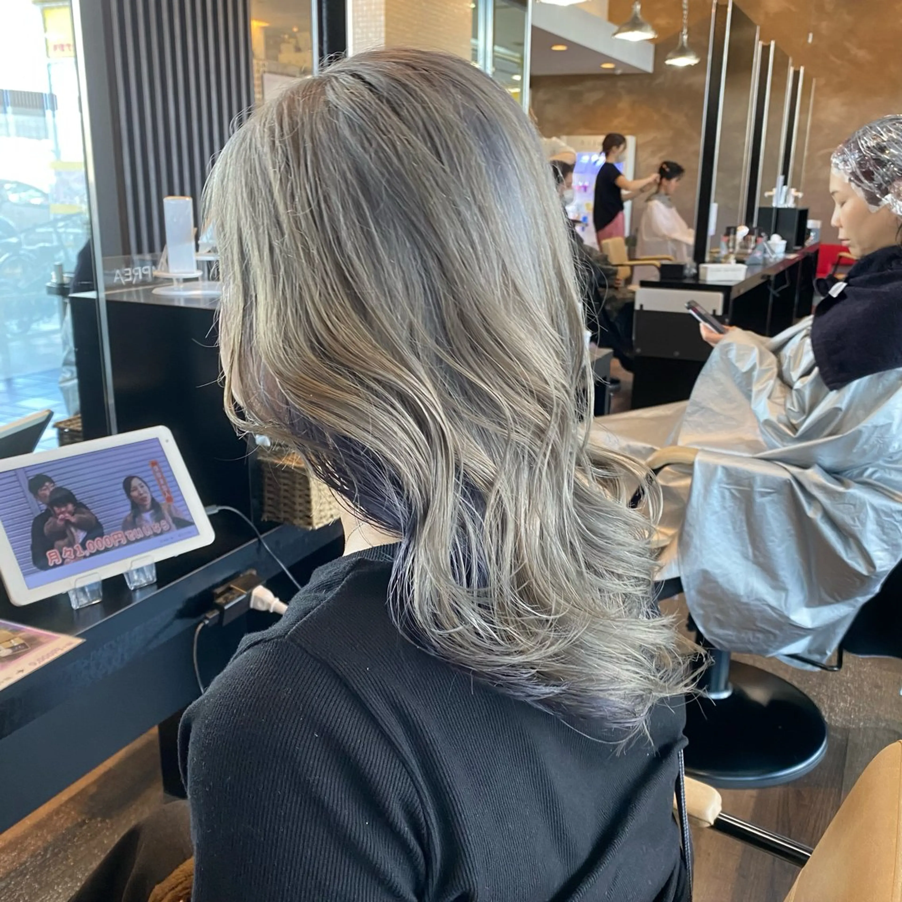 ロング カラー ブルーカラー シルバー ヘアカラー トリートメント STYLE所属・山本 勝巳のヘアスタイル