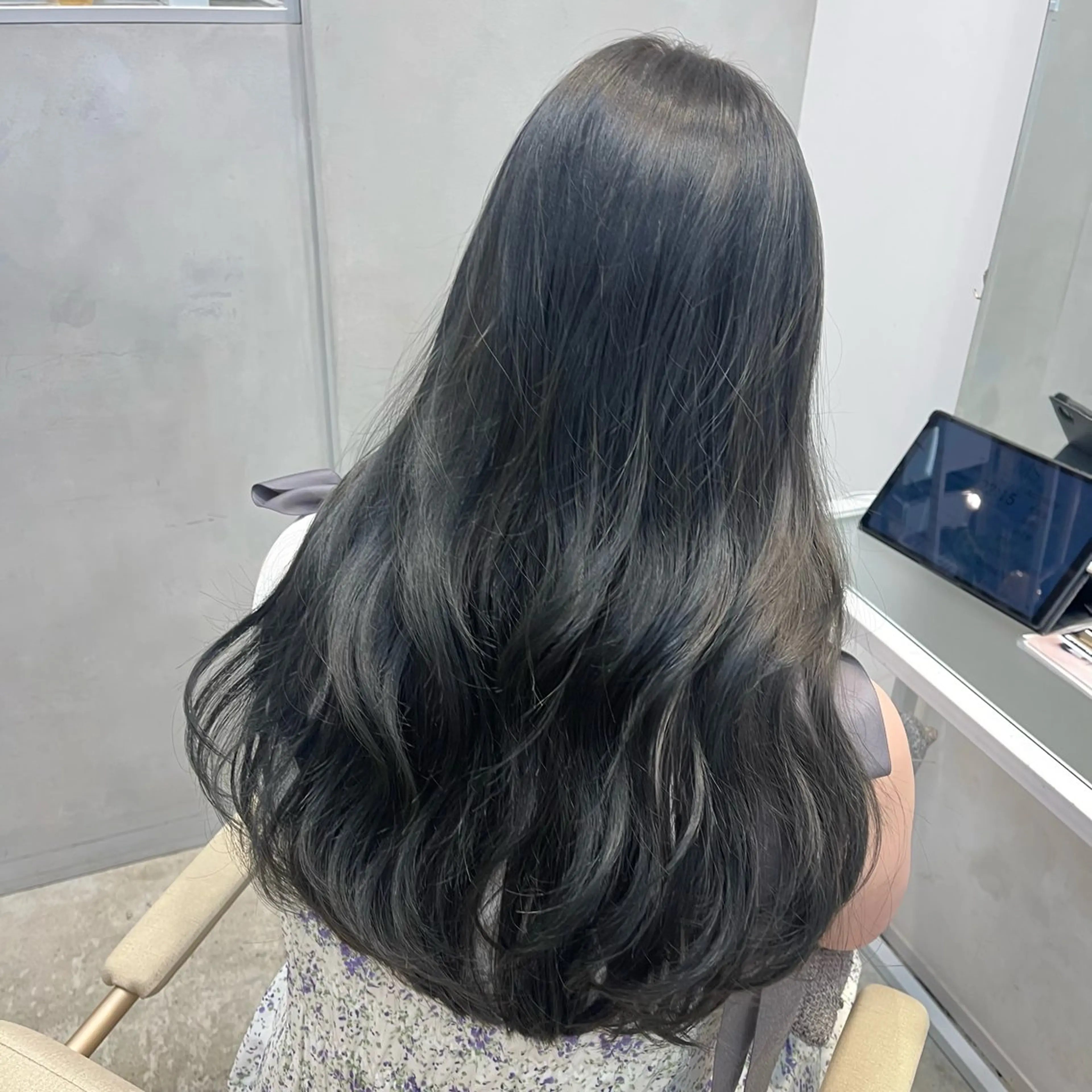 ロング カラー 透明感カラー ダークグレー ダークグレージュ グレージュ ヘアカラー トリートメント Kaede🍁 FILMS 渋谷のヘアスタイル