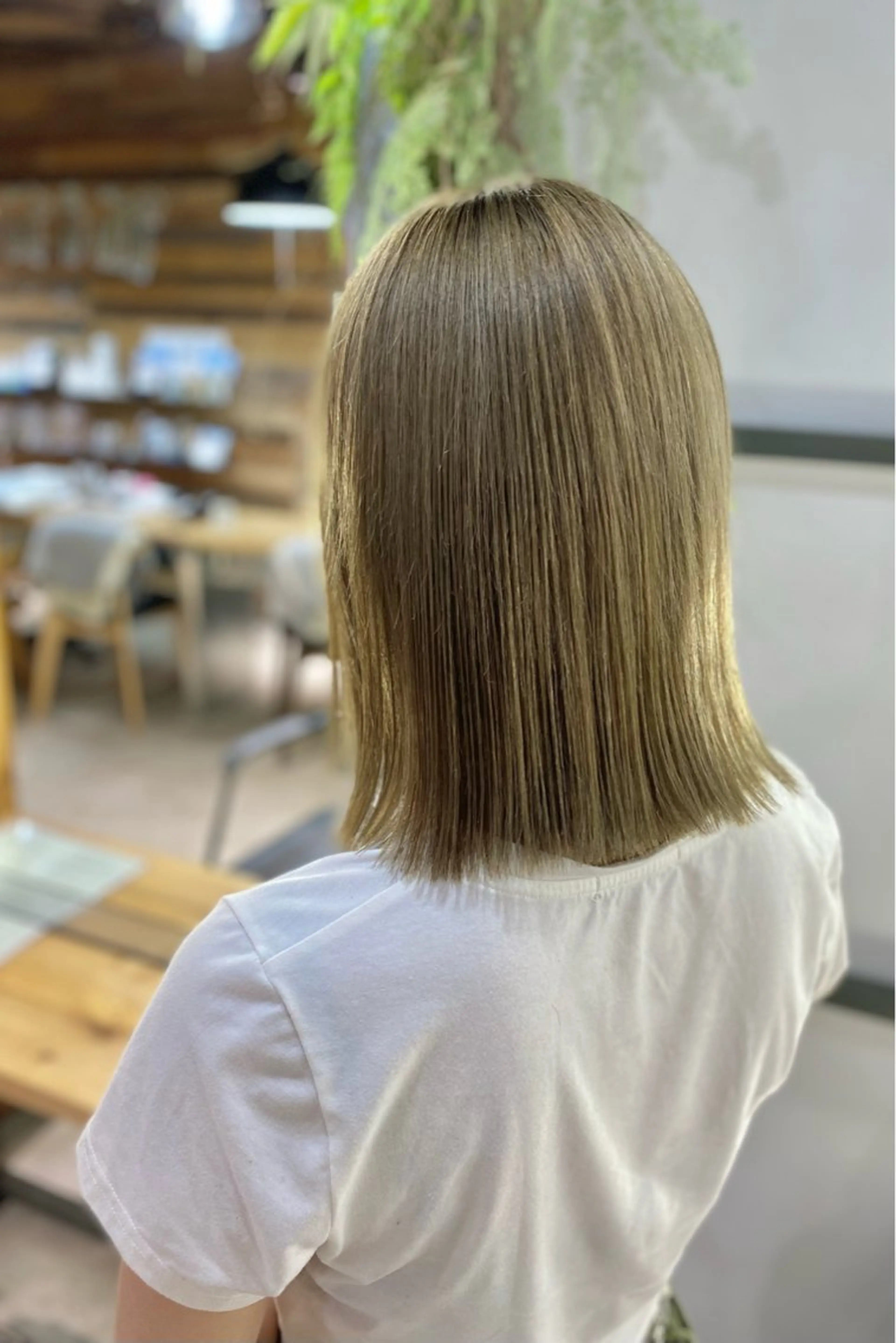 ミディアム カラー 菊地 紗矢のヘアスタイル