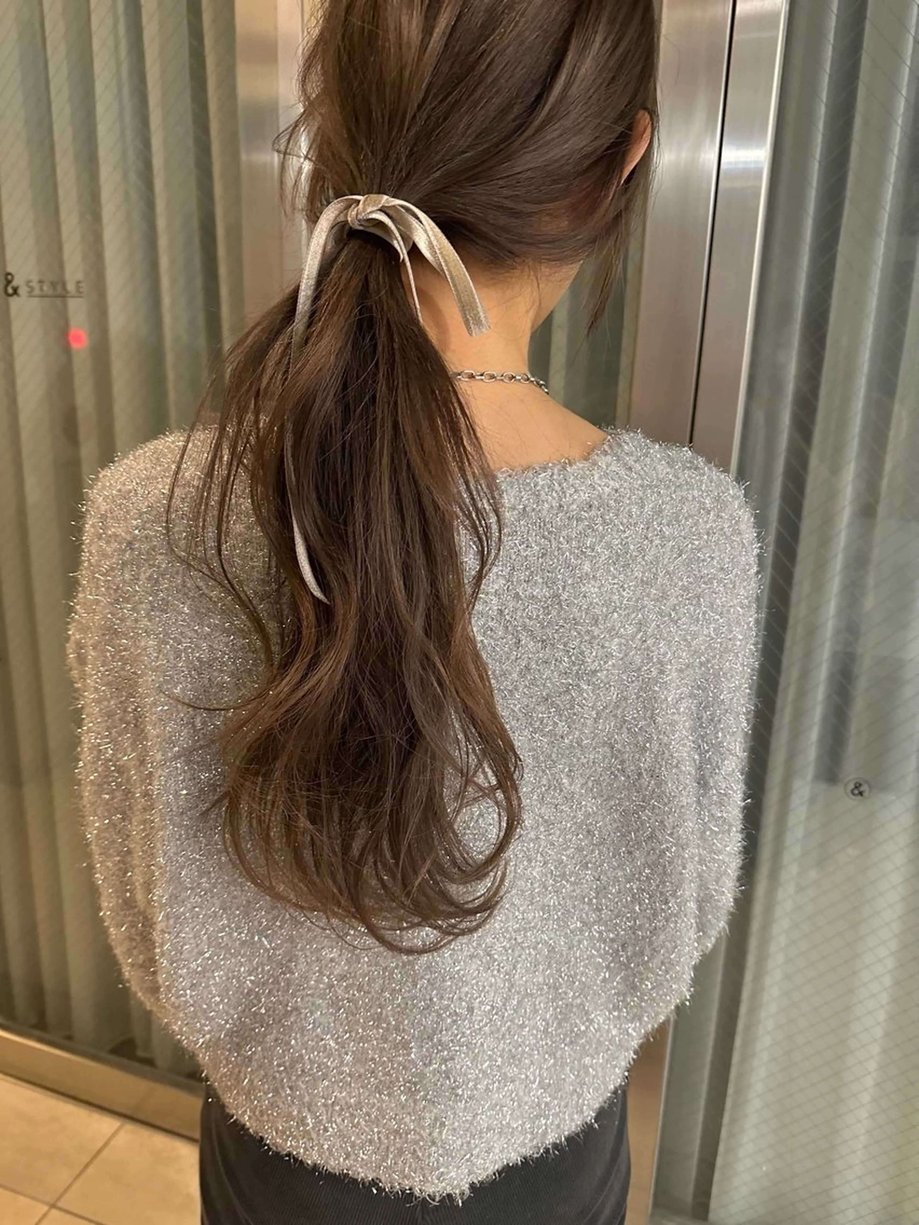 ロング ヘアアレンジ KAORU オリーブカラーのヘアスタイル